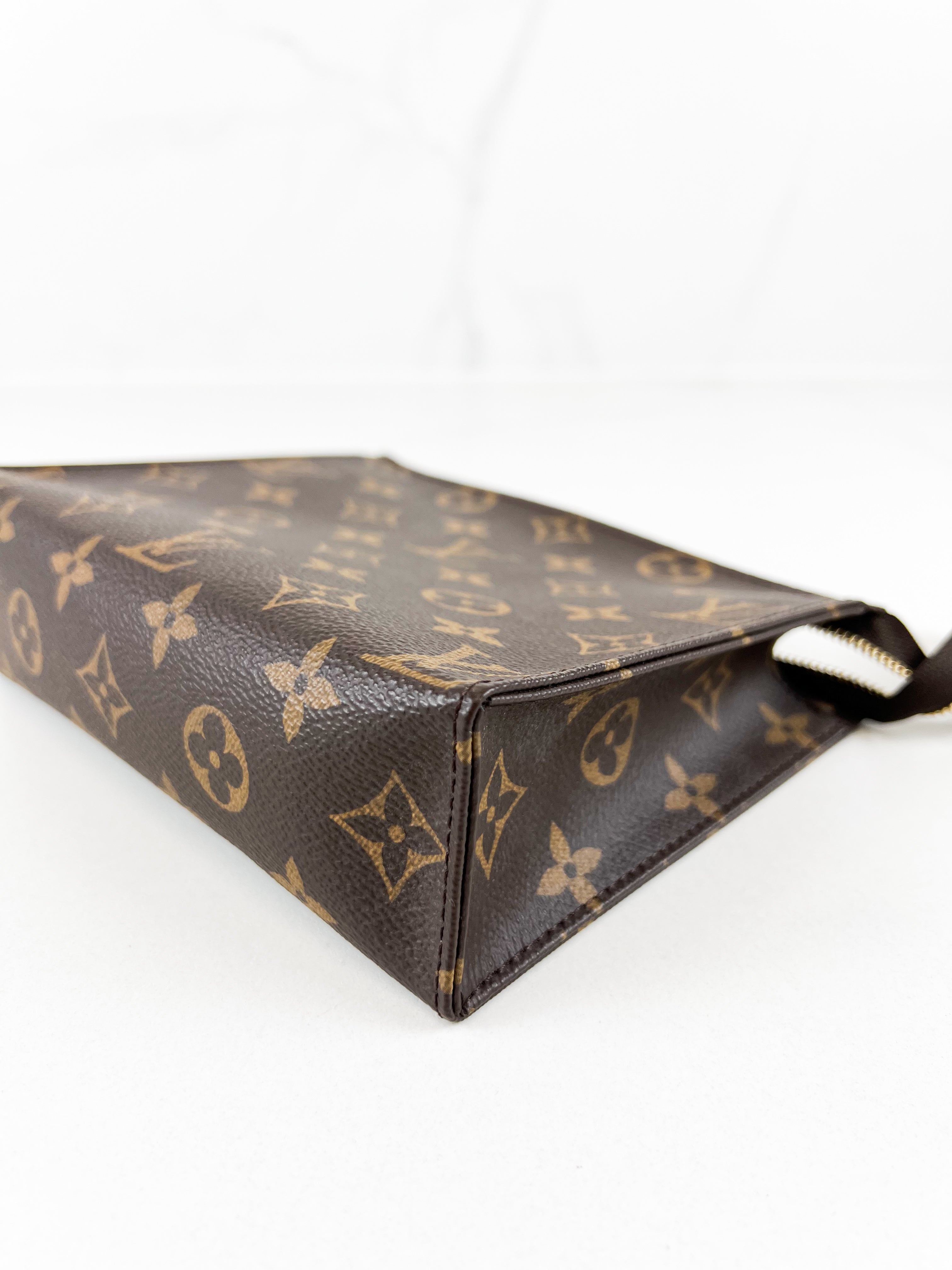 Louis Vuitton Monogram Toiletry 19