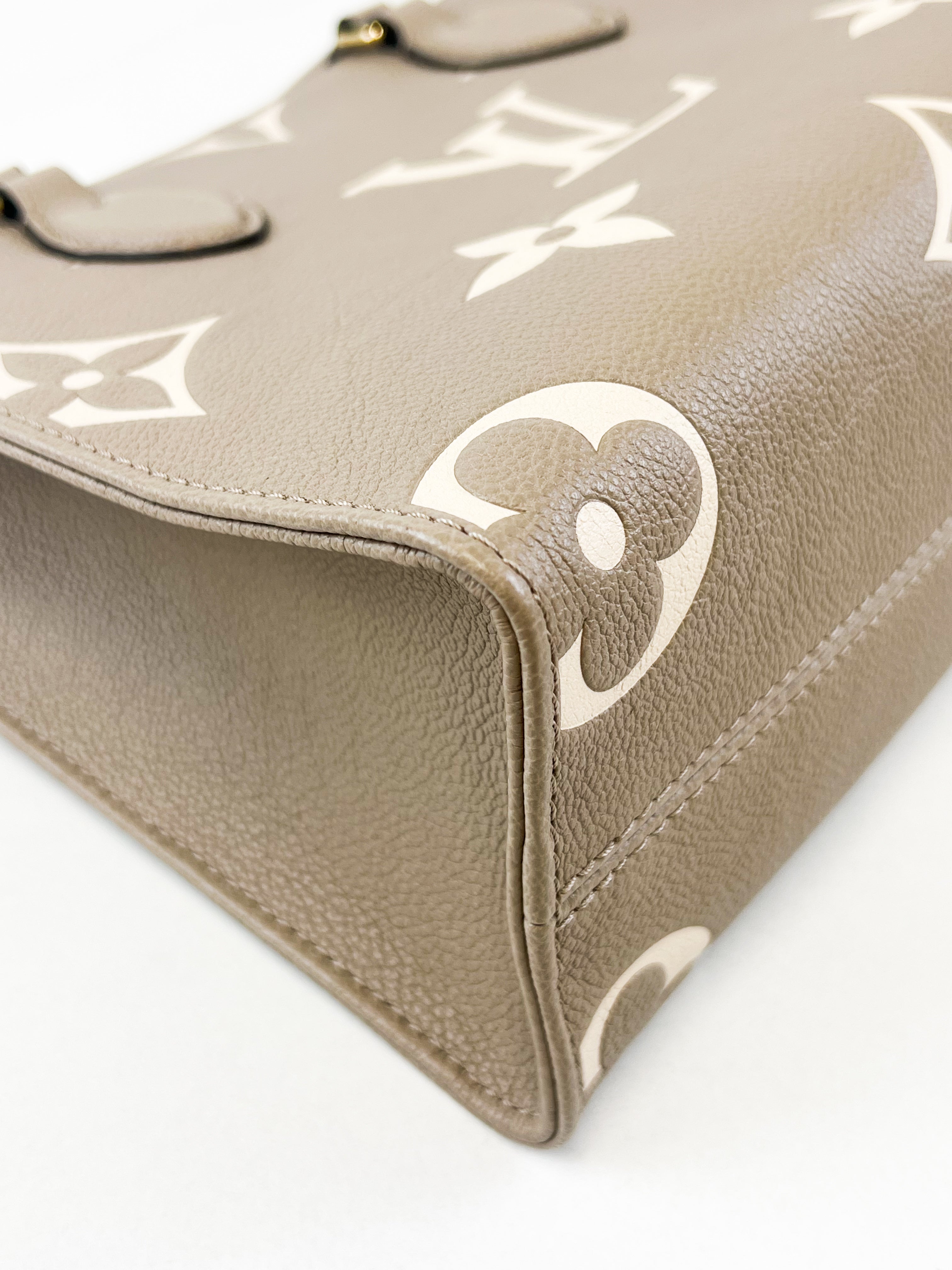 Louis Vuitton Onthego PM Tourterelle Crème