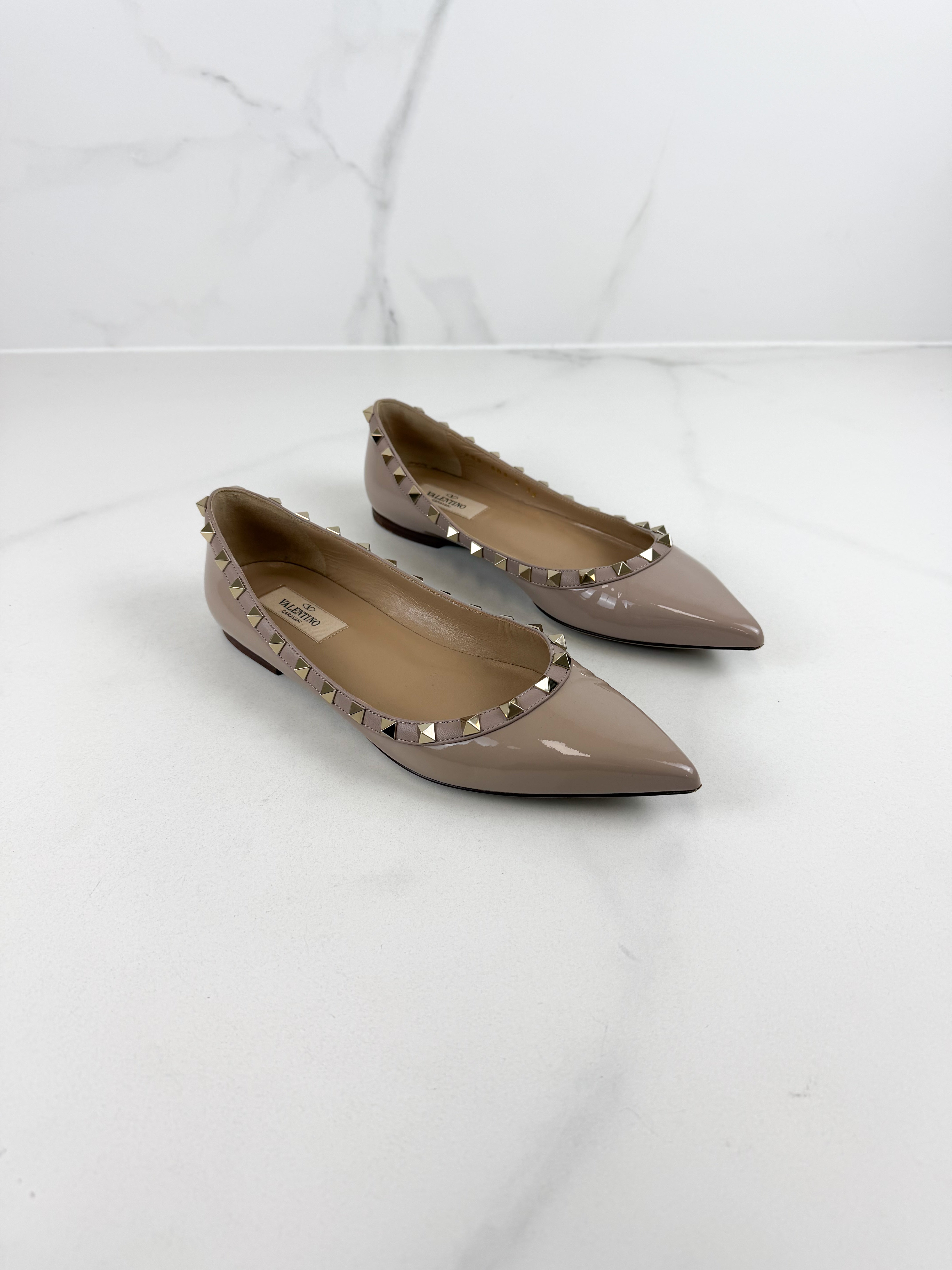 Valentino Garavani Rockstud Poudre Ballet Flat in Beige Size 38