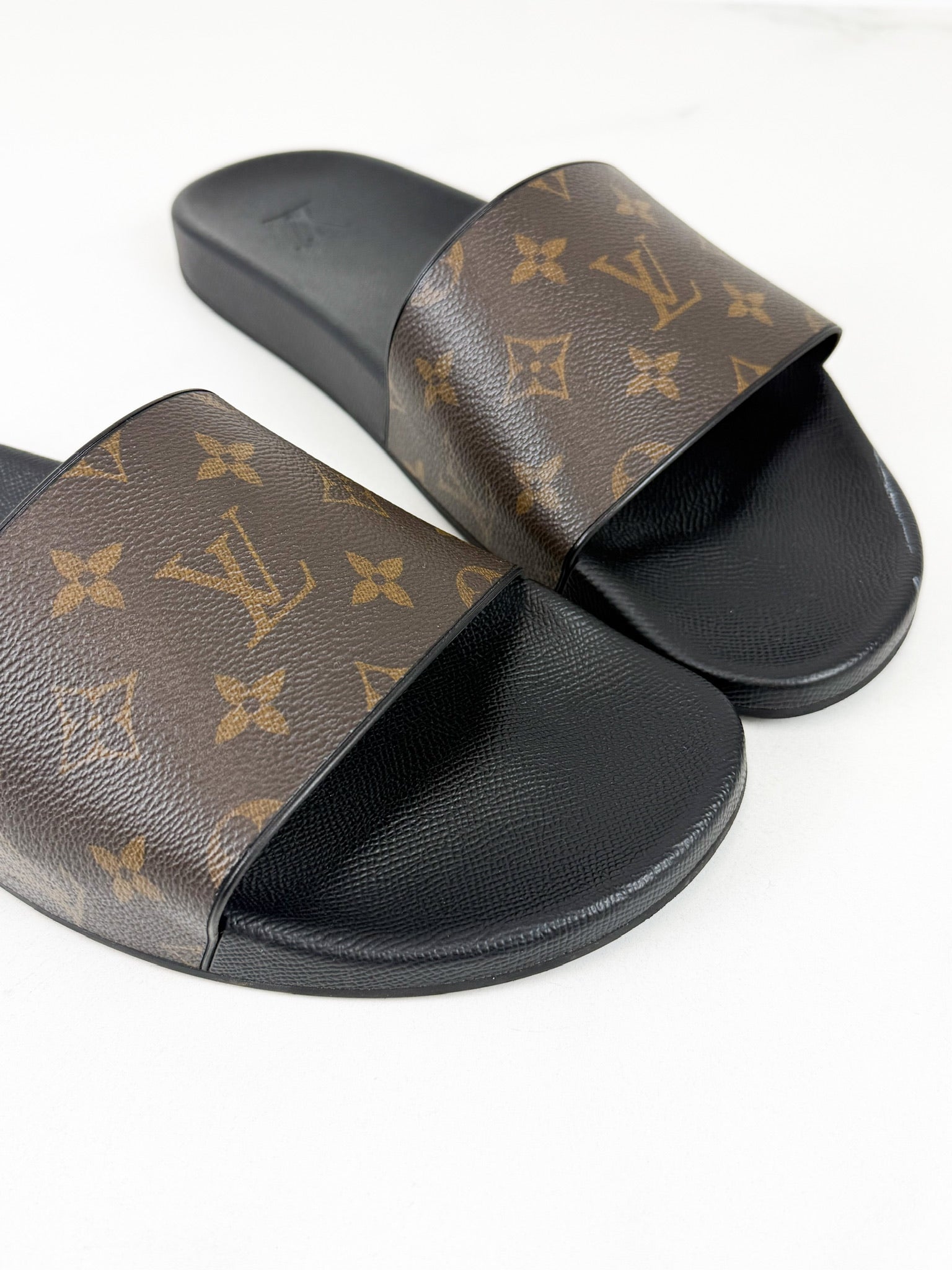 Louis Vuitton Men's Pool Slides Size 10