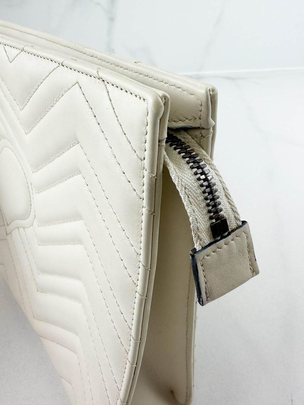 Gucci GG Marmont Clutch in White Matelasse Chevron Leather