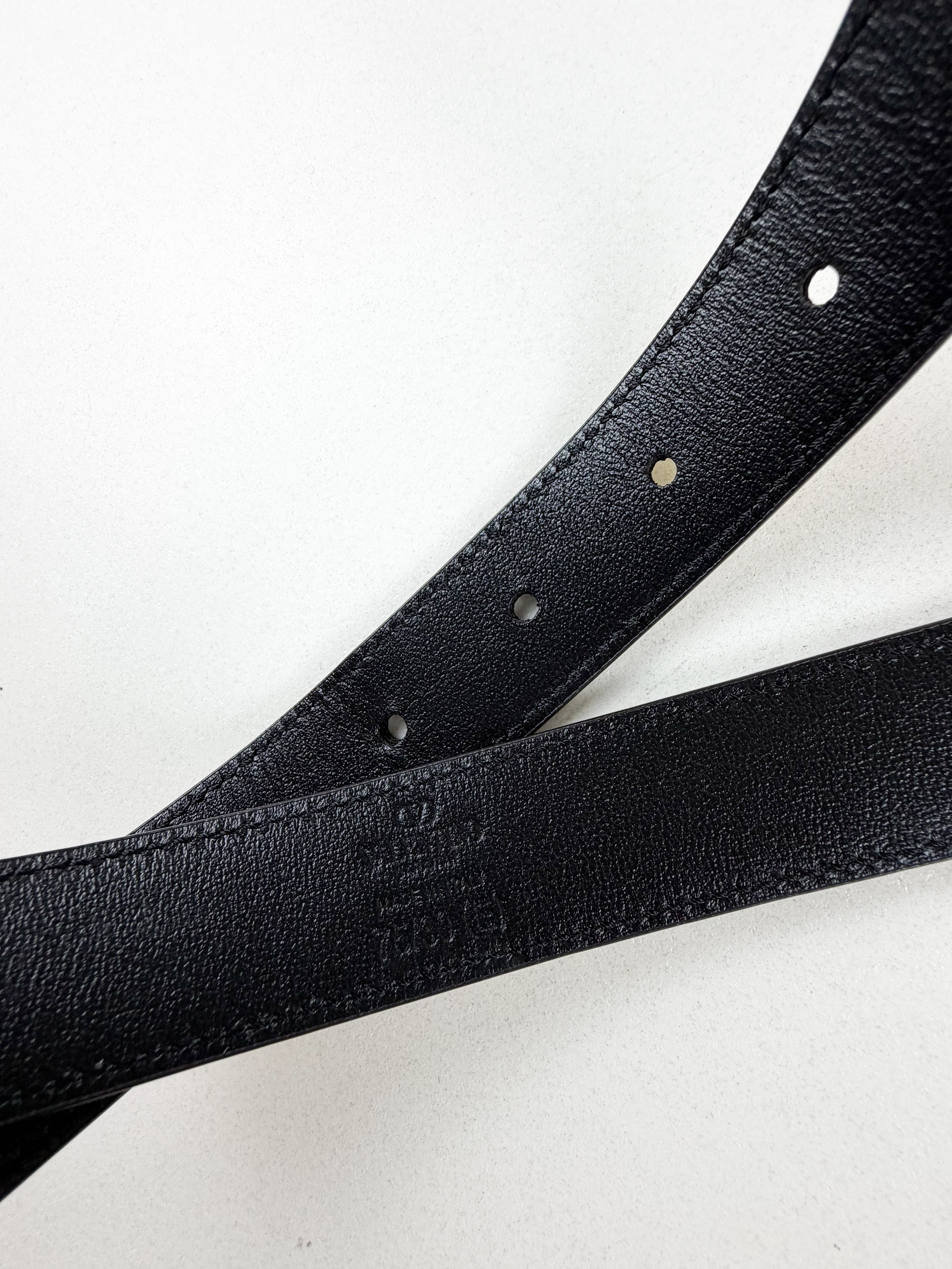 Valentino Garavani V Logo Plaque Belt