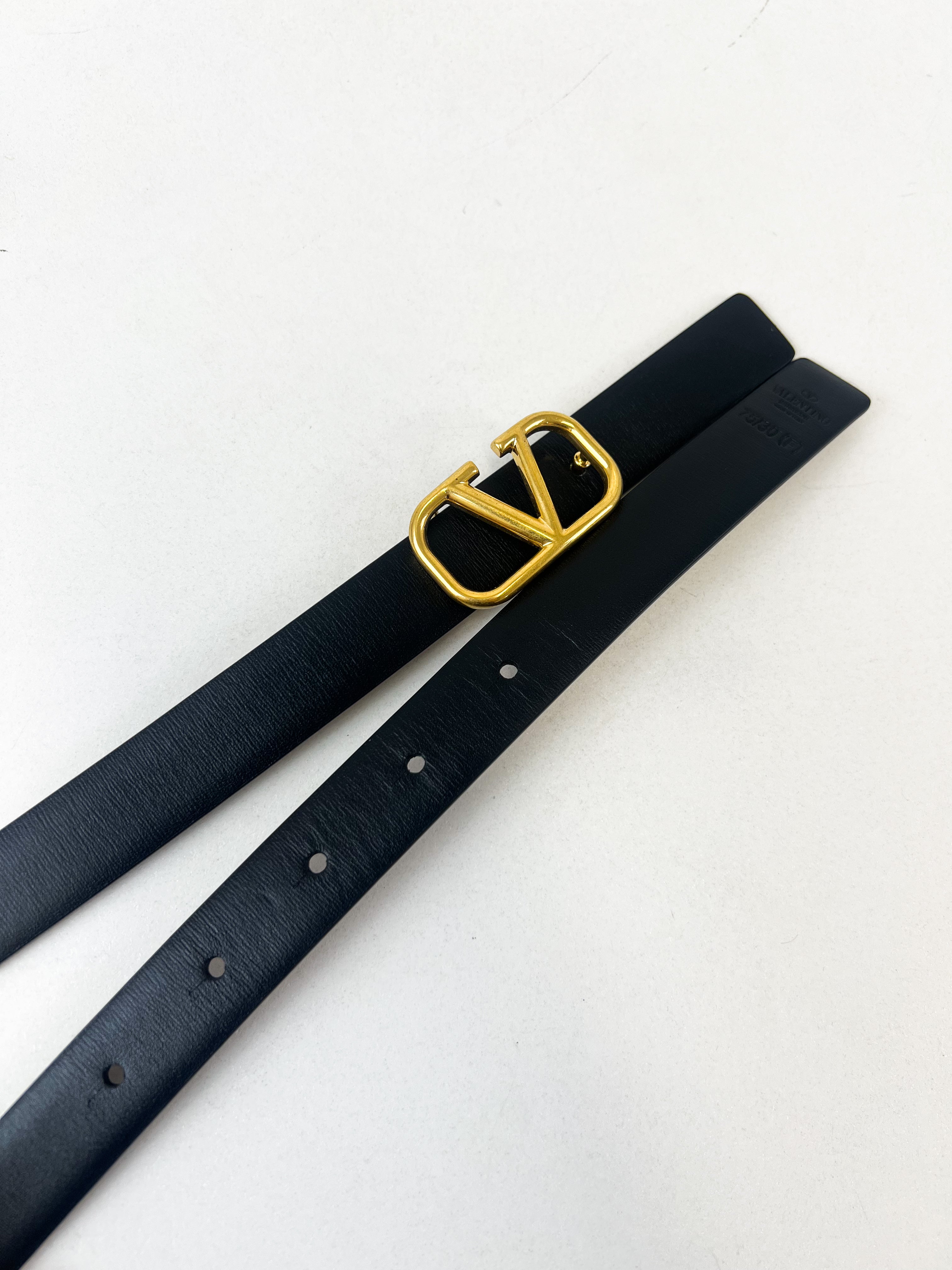 Valentino Reversible VLogo Belt in Calfskin Size 75