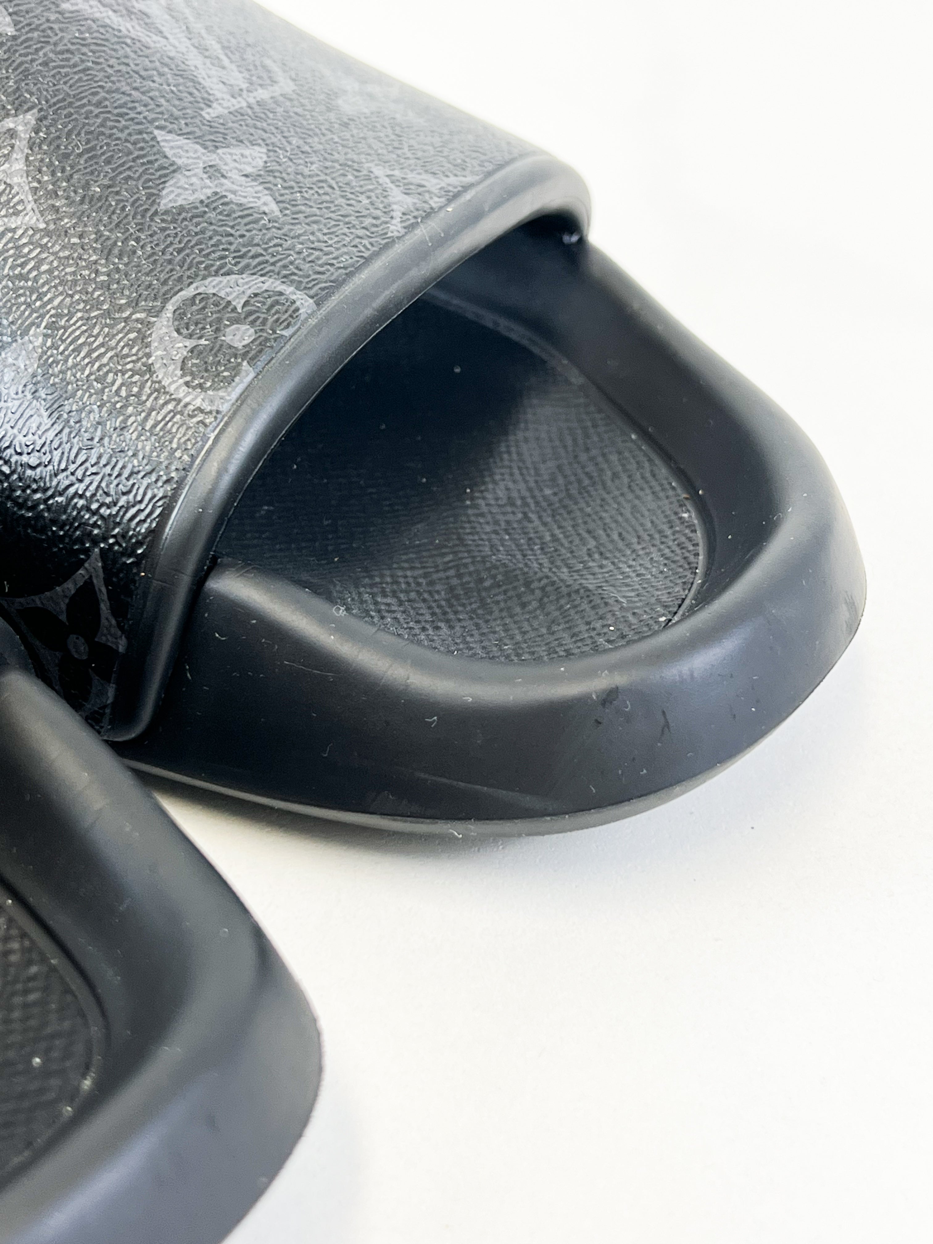 Louis Vuitton Men's Pool Slides Size 7