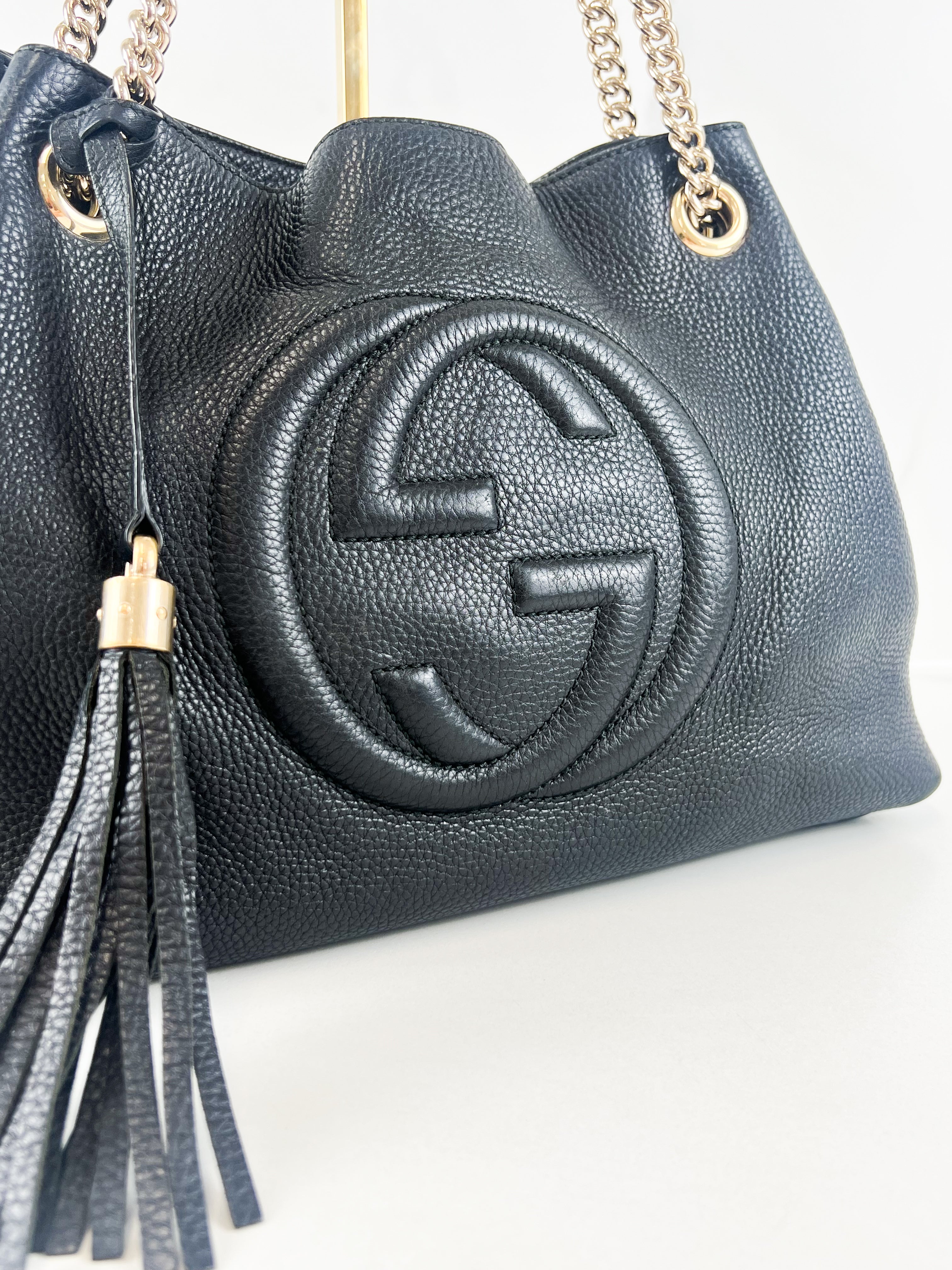 Gucci Medium Soho Grained Leather Bag in Black