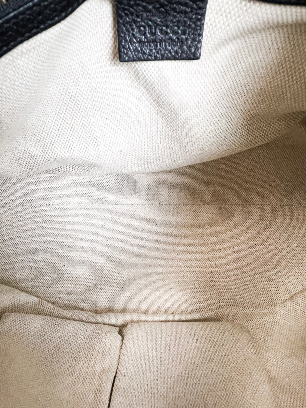 Gucci Medium Soho Grained Leather Bag in Black