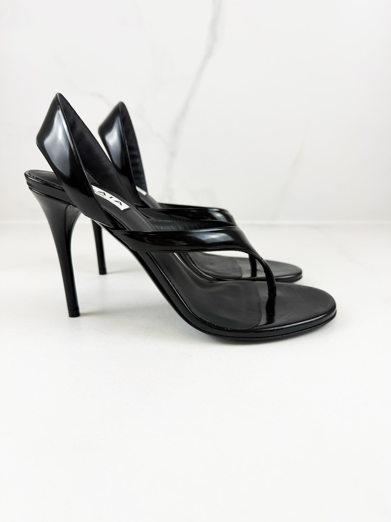 Alaia Black Calfskin Tong Sandal 90 Size 38