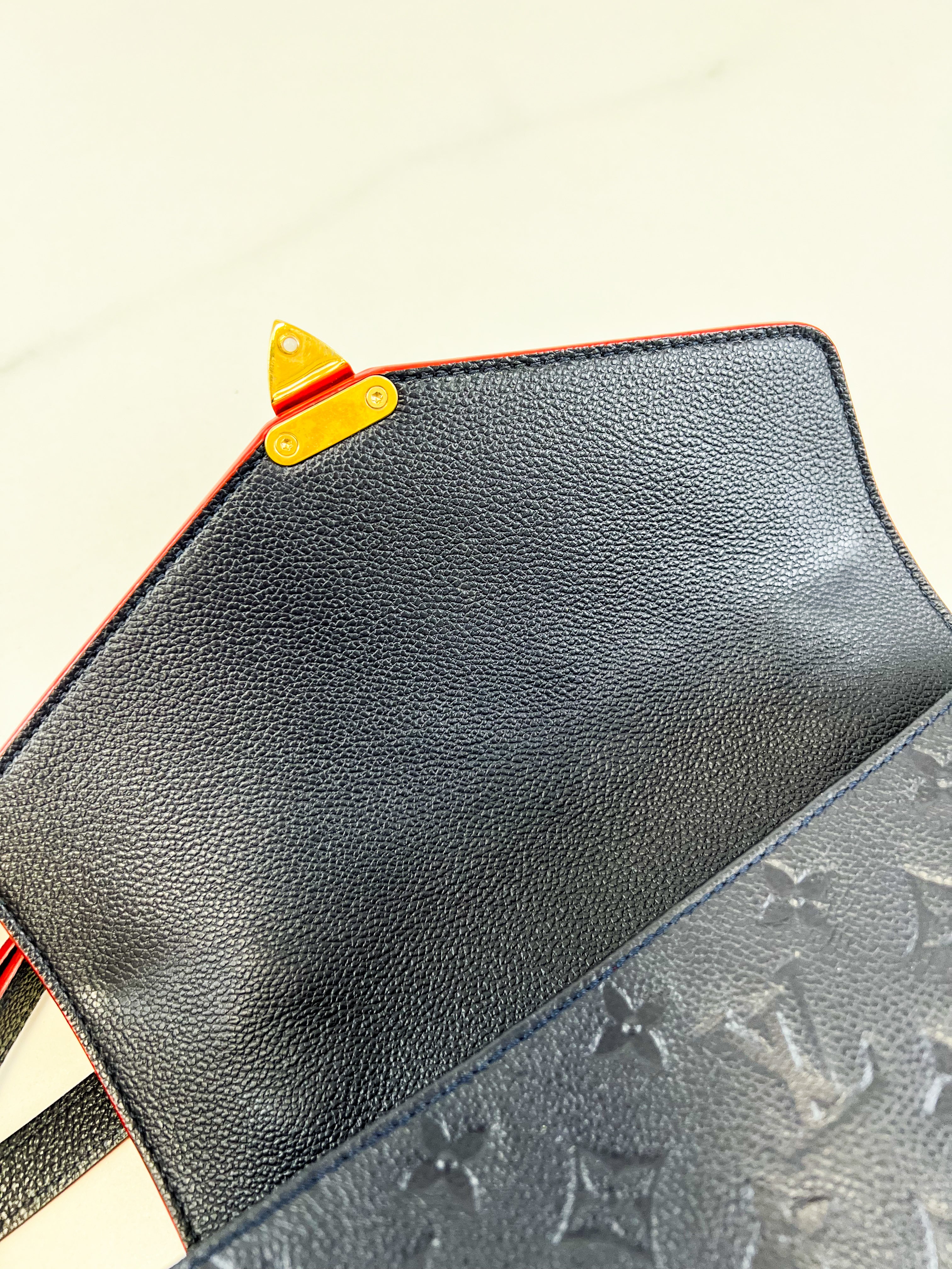 Louis Vuitton Pochette Metis in Marine Rouge