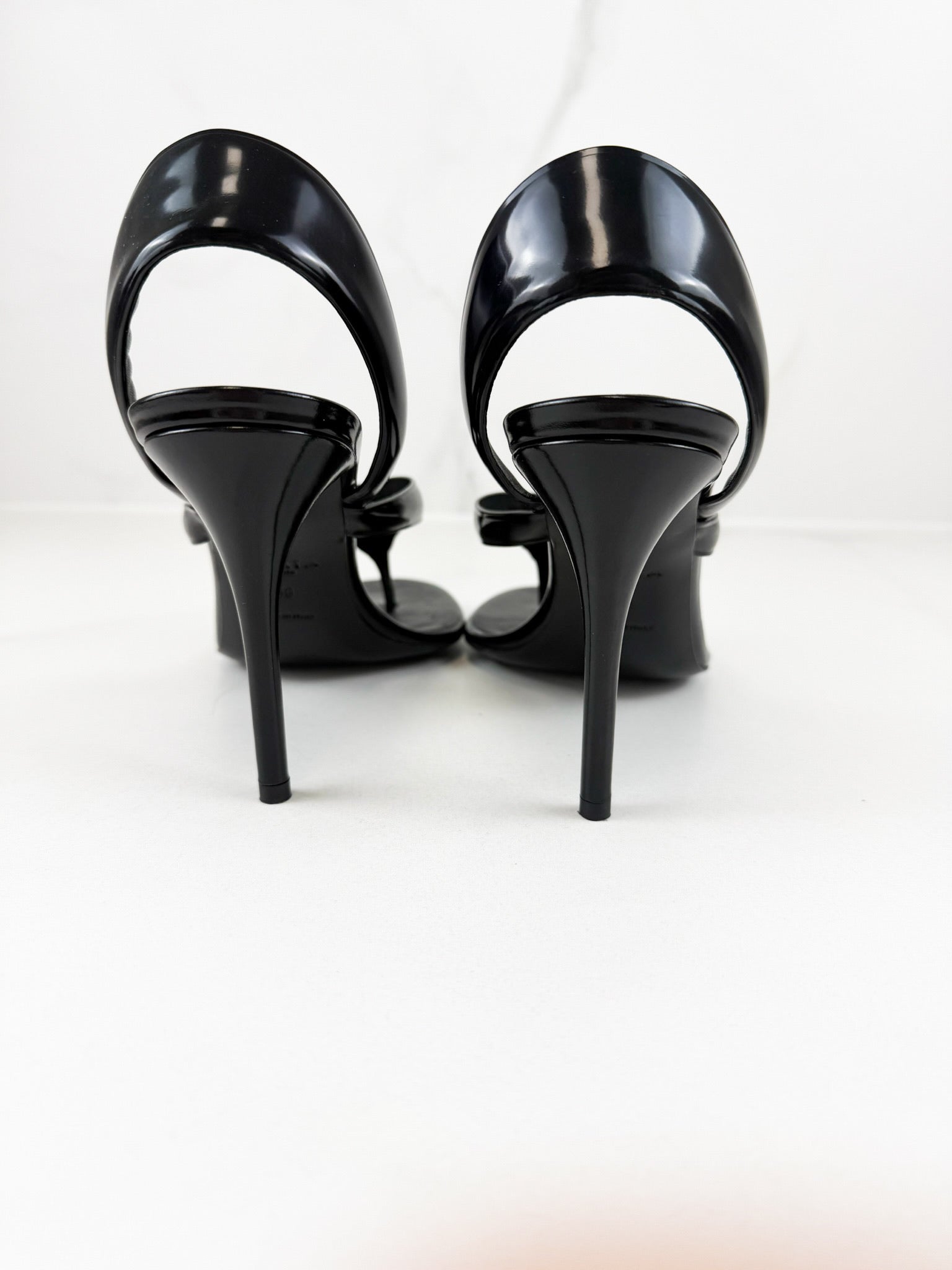 Alaia Black Calfskin Tong Sandal 90 Size 38
