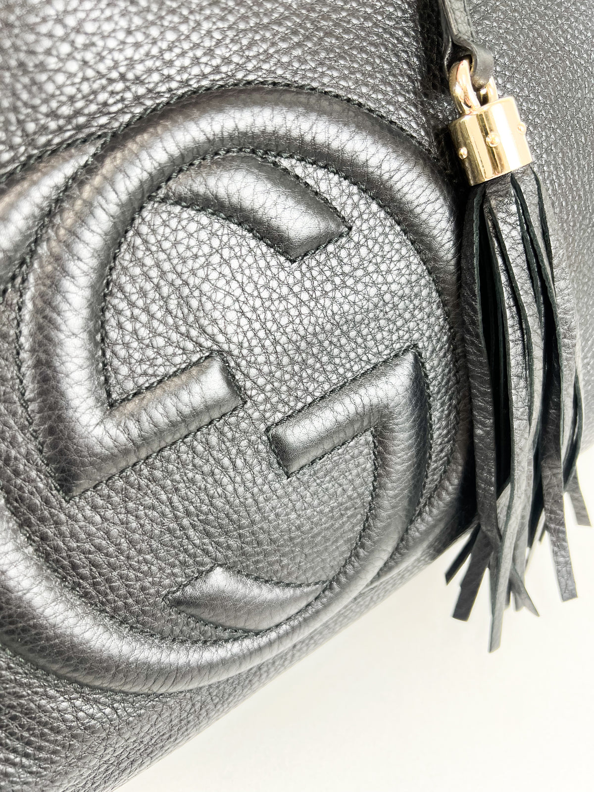 Gucci Medium Soho Grained Leather Bag in Black