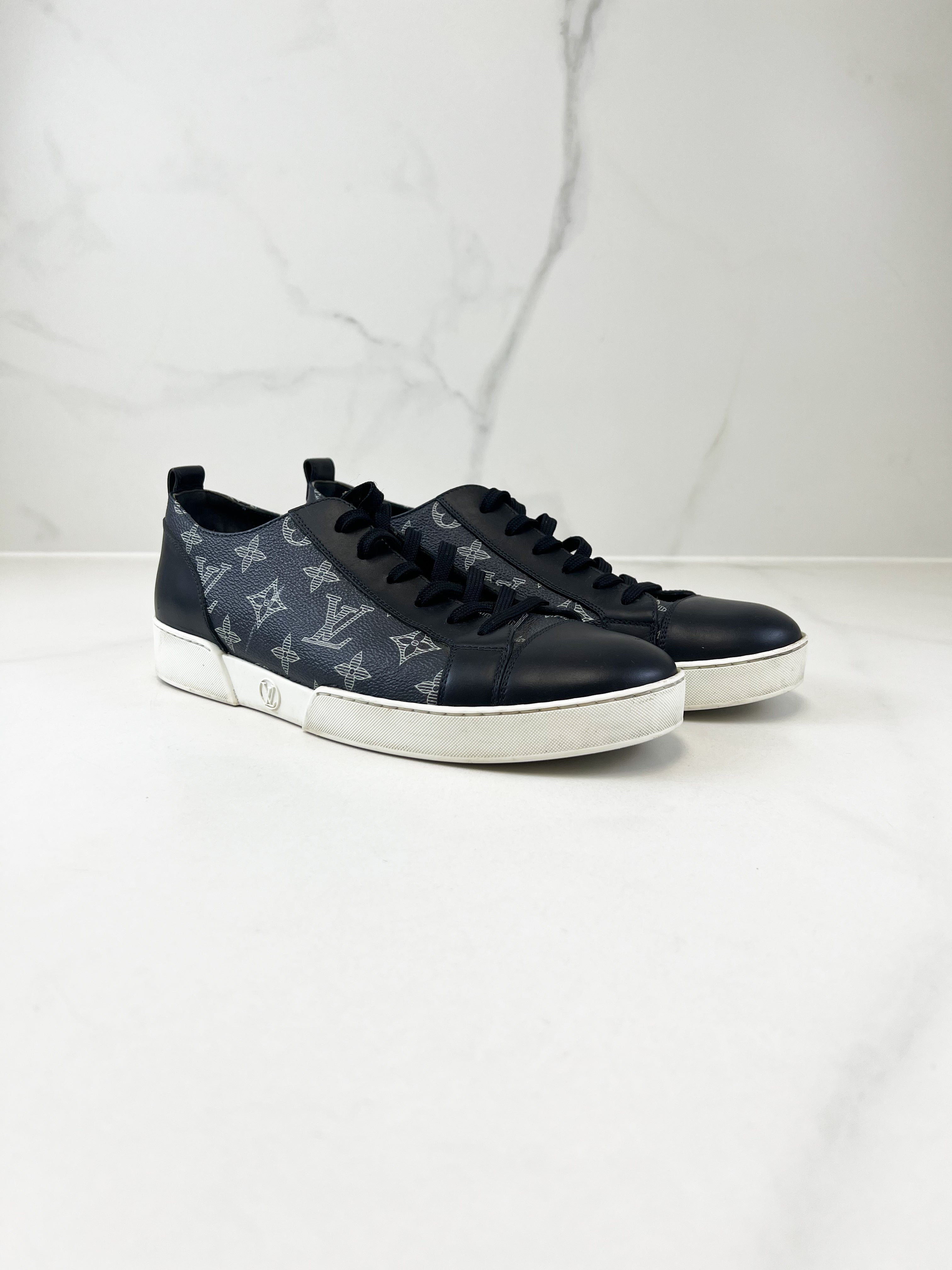 Louis Vuitton Men Black Frontrow Sneaker Size 7