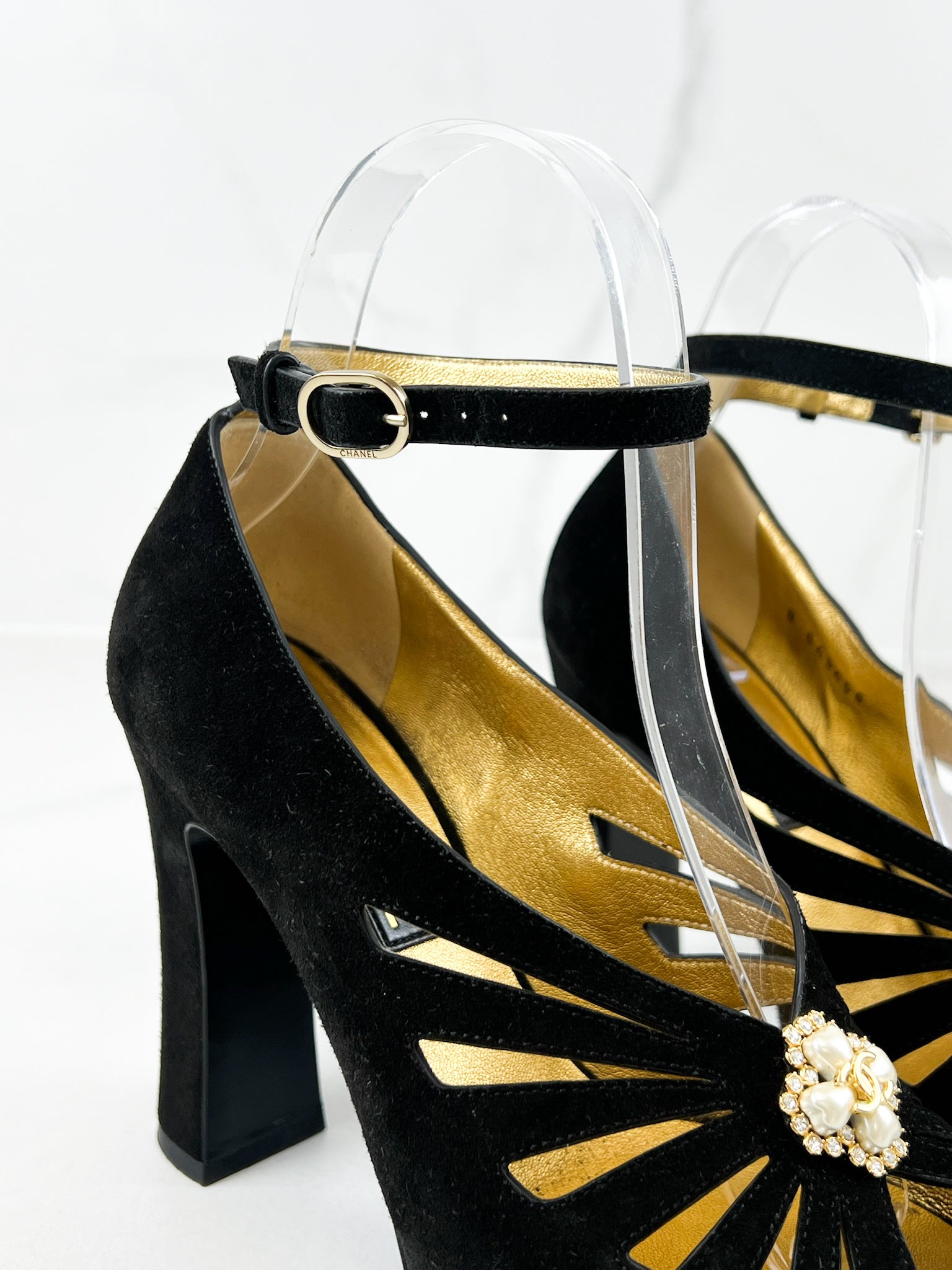 Chanel Suede Pearl Shamrock CC Sandal Pump in Black Size 36C