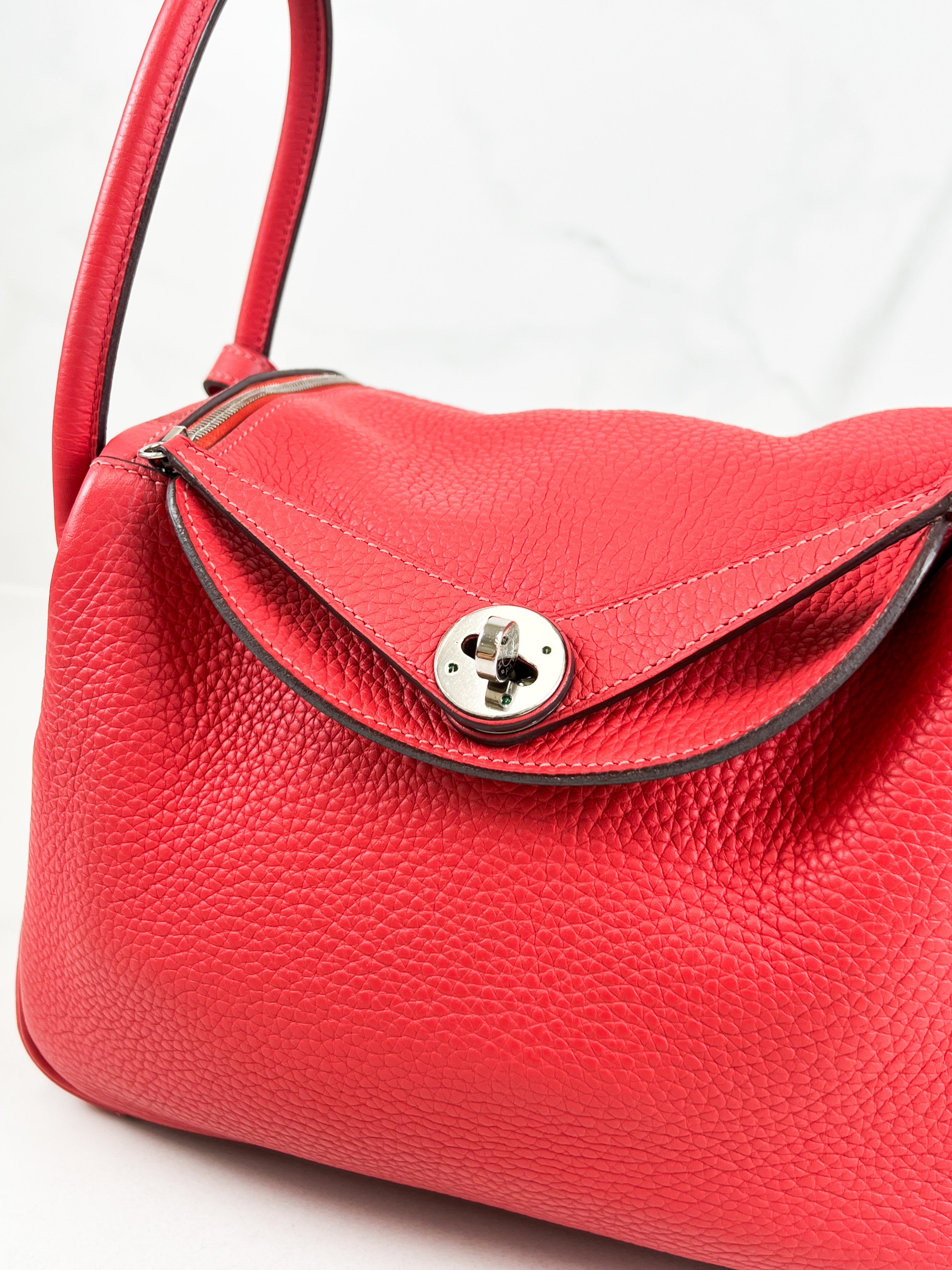 Hermes Sac Lindy 26 Taurillon Clemence 2R Rouge Pivoine