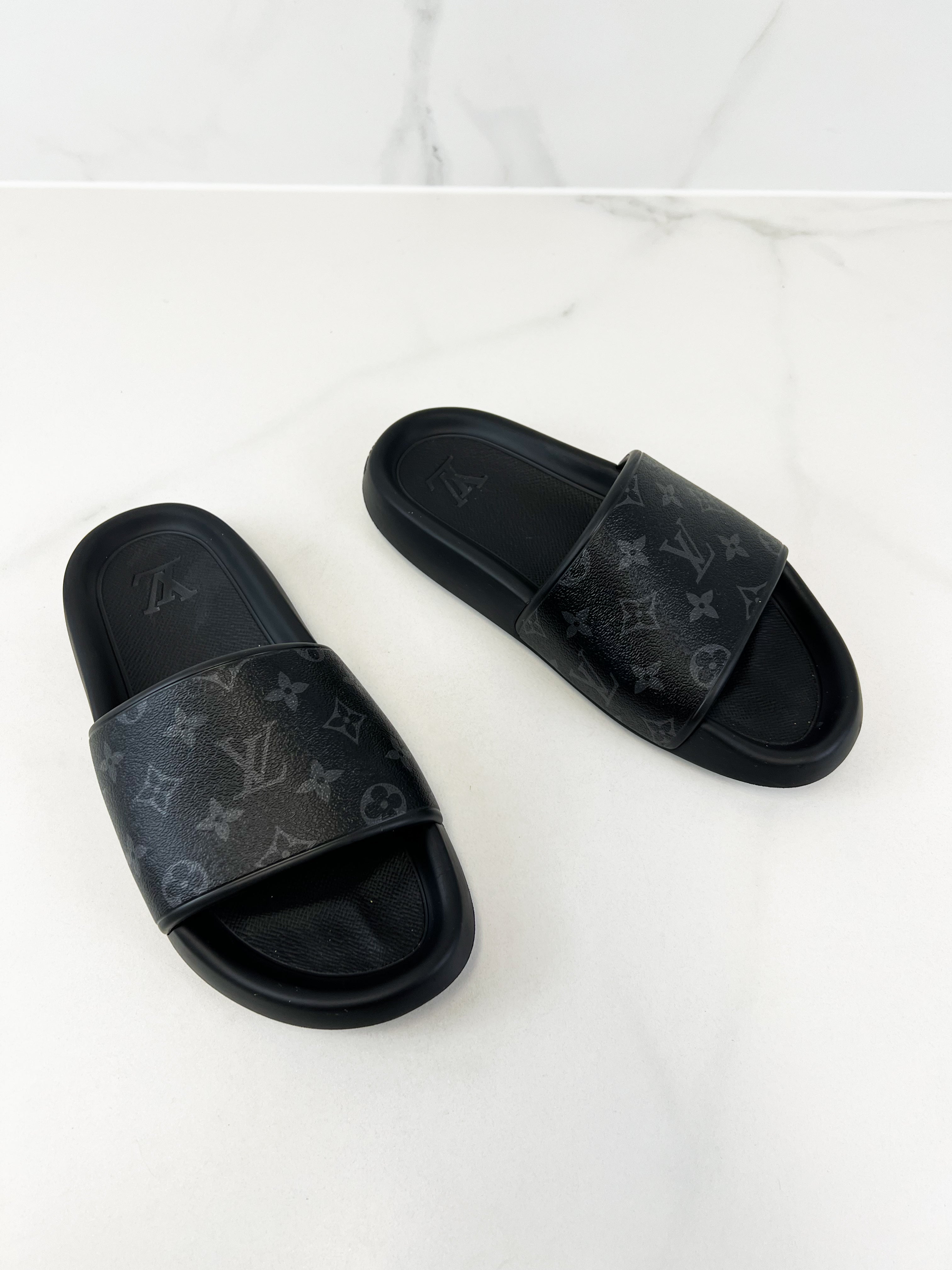 Louis Vuitton Men's Pool Slides Size 7