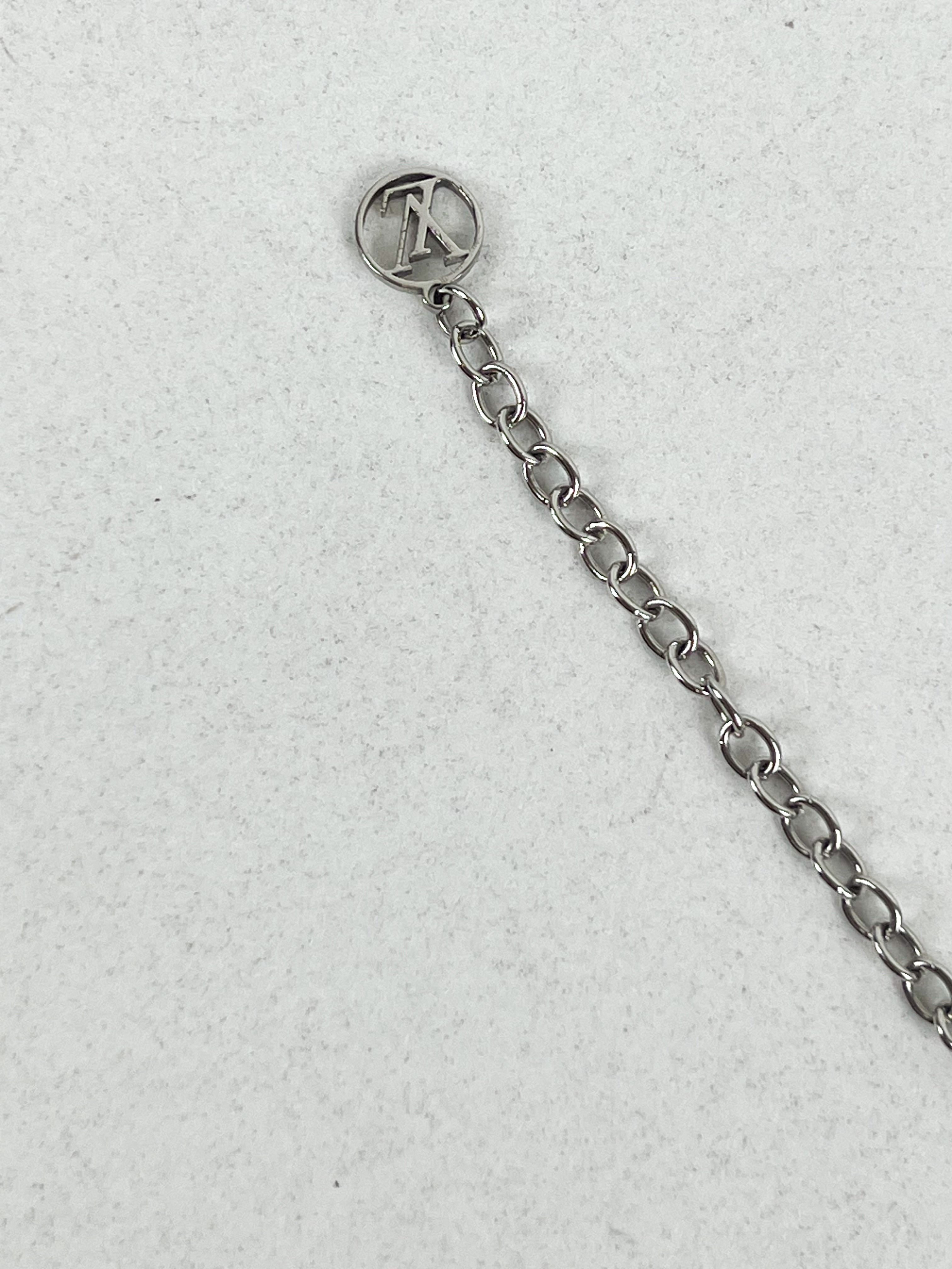 Louis Vuitton Essential V Necklace