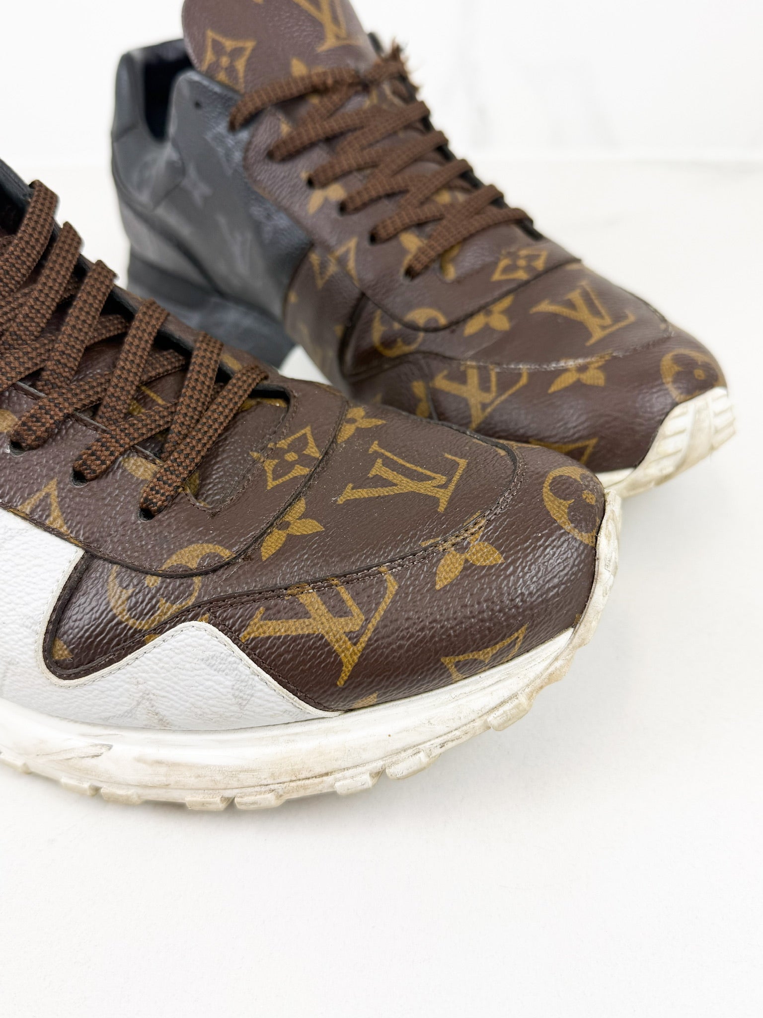 Louis Vuitton Runaway Sneaker Size 9.5 Men's