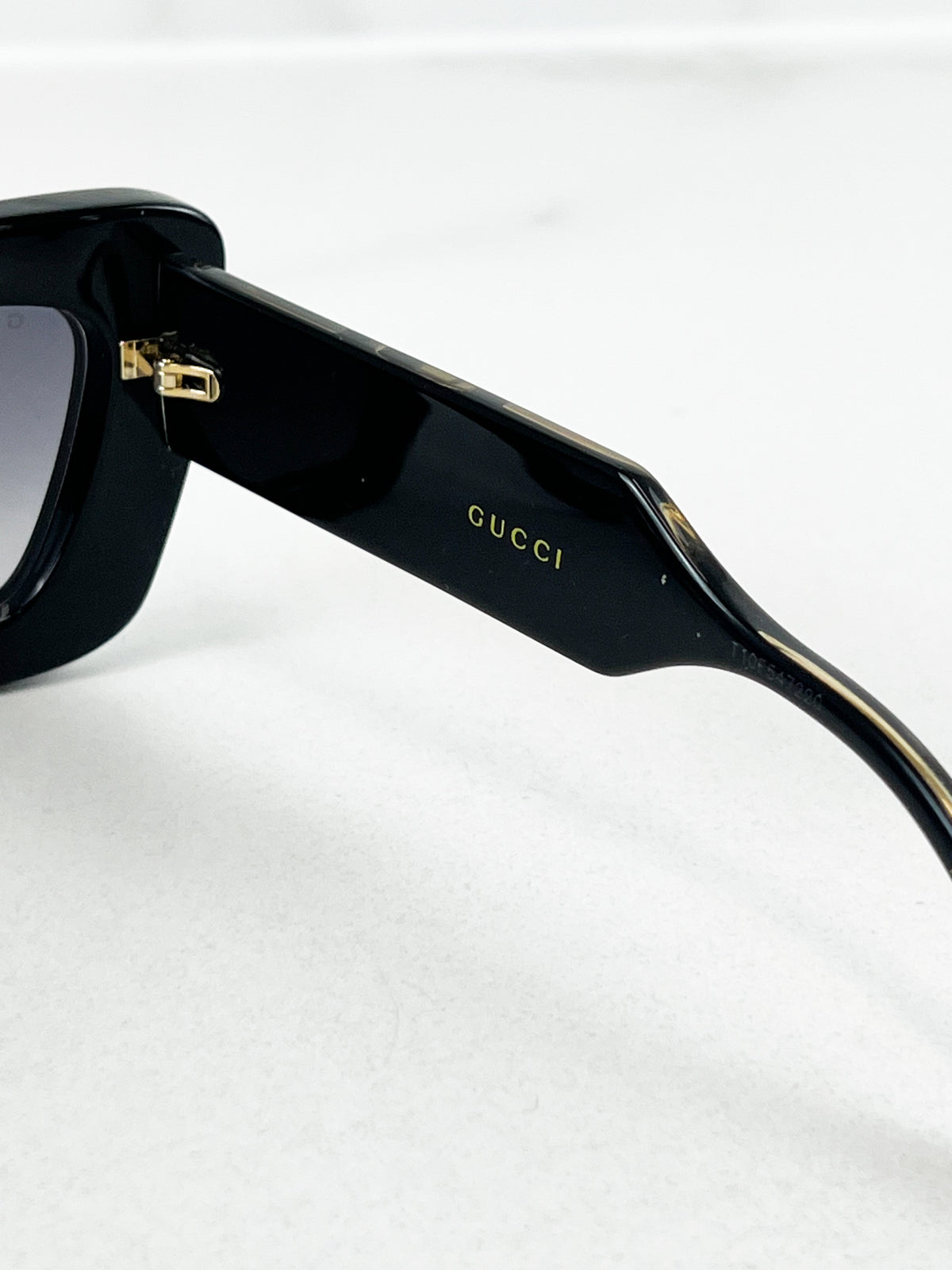 Gucci GG Cat Eye Black Sunglasses GG1552S