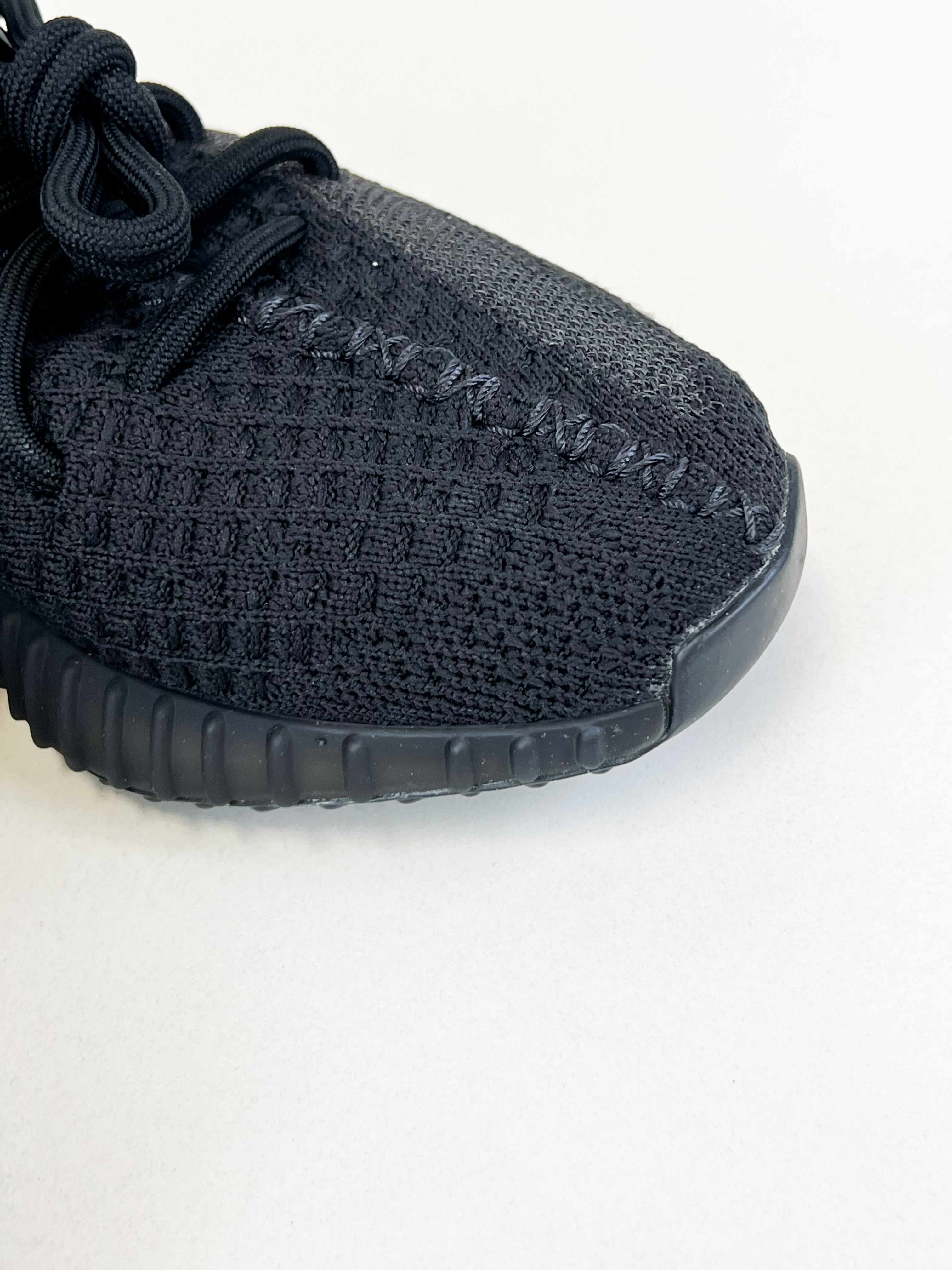 Yeezy Boost 350 Boost Onyx Size US5