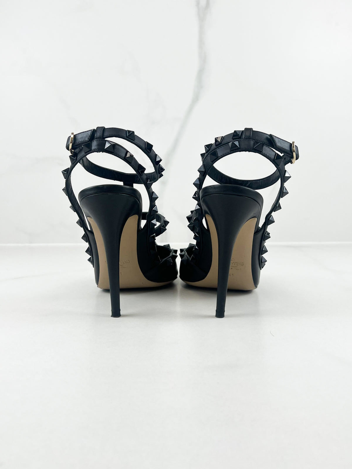 Valentino Garavani Rockstud Caged Pump Size 41