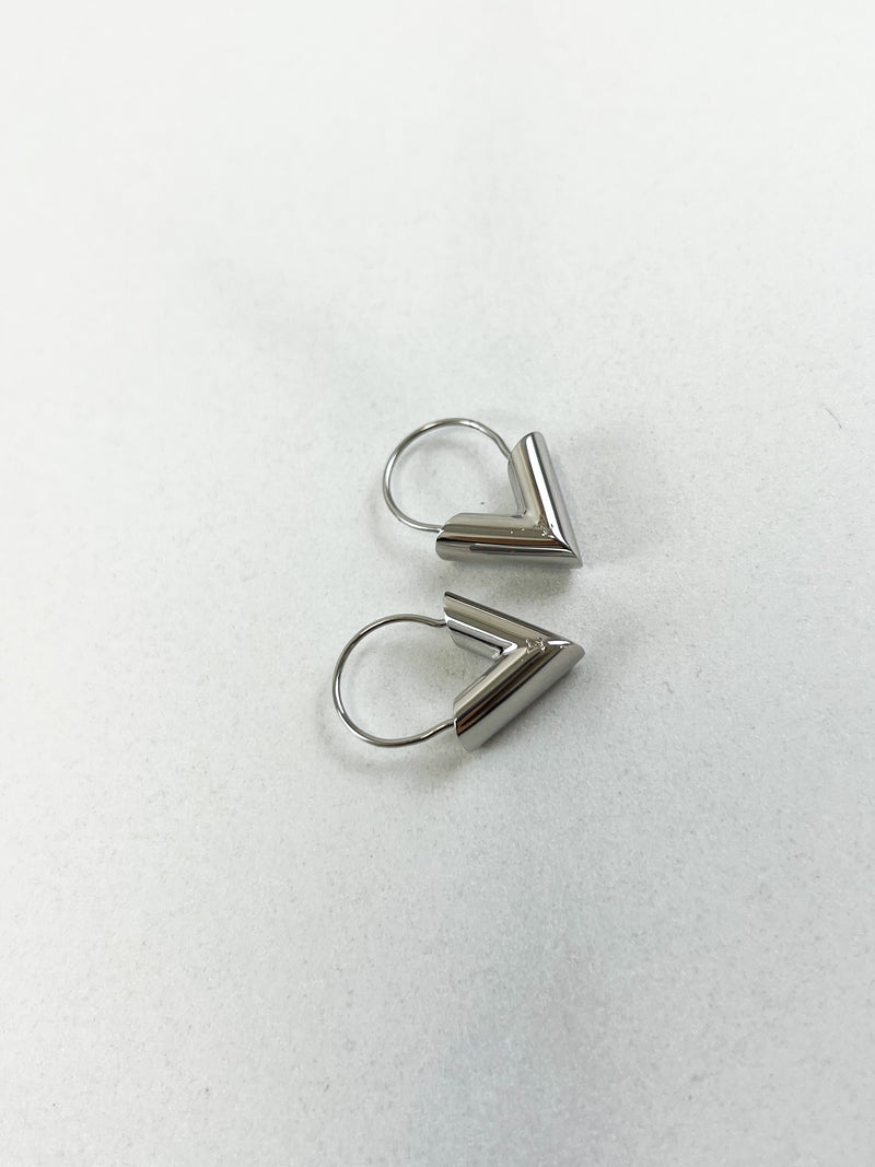 Louis Vuitton V Earrings in Silver Metal