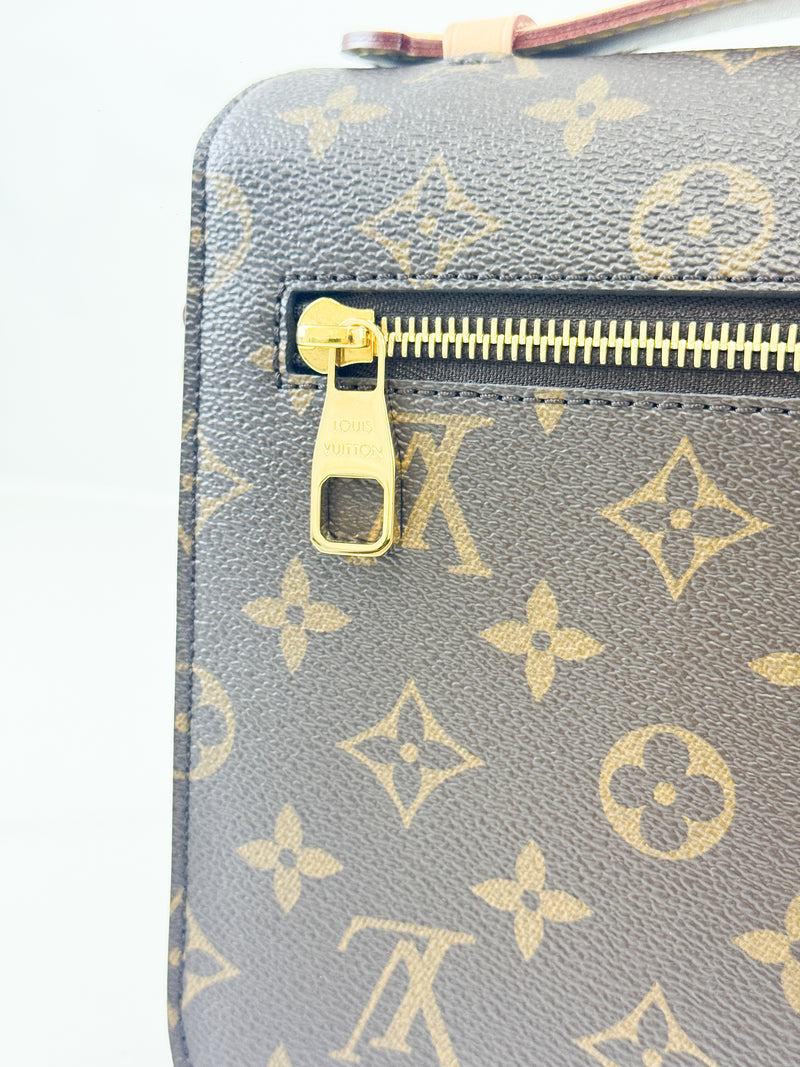 Louis Vuitton Monogram Canvas Pochette Metis