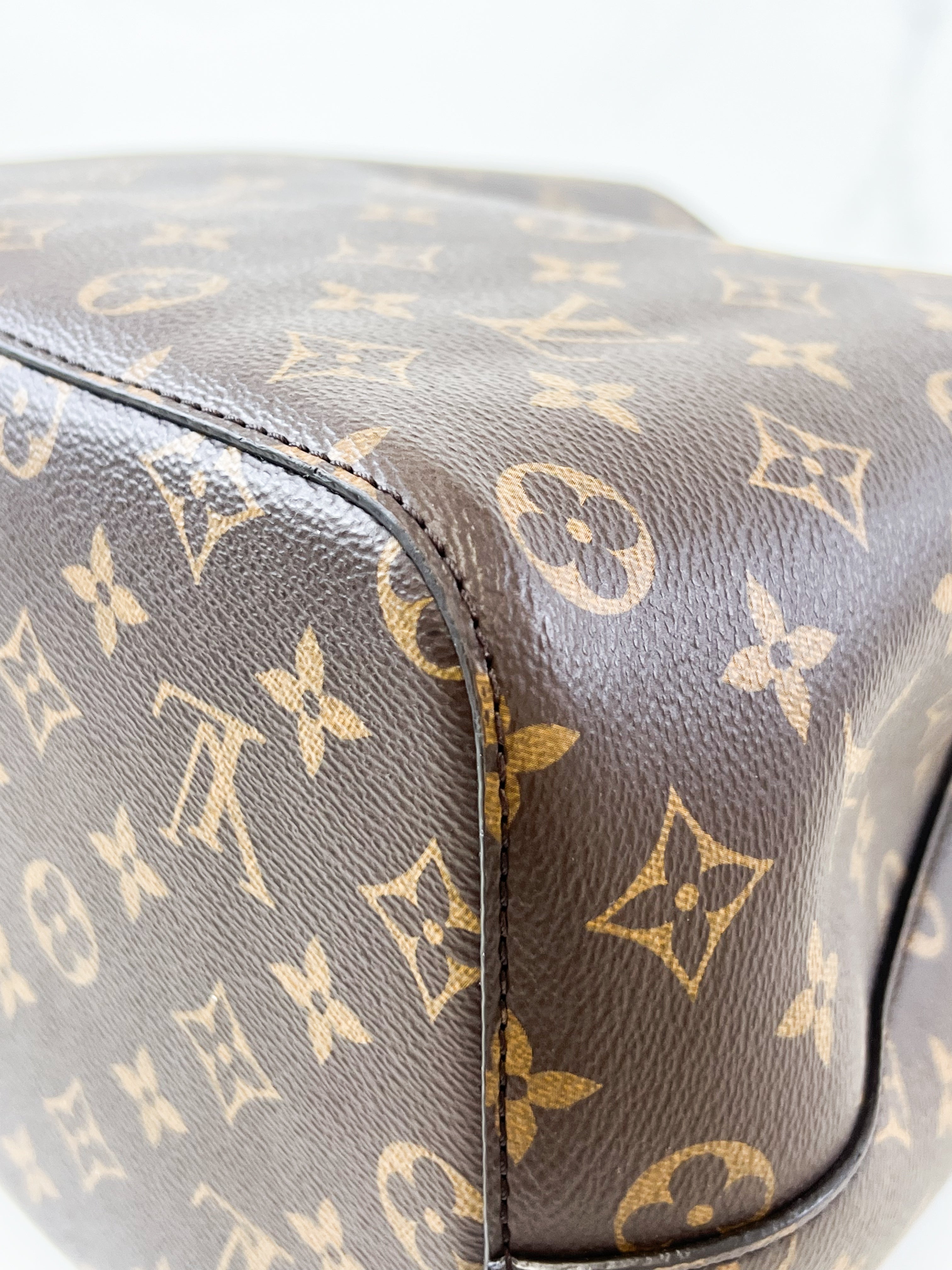 Louis Vuitton Black Neo Noe