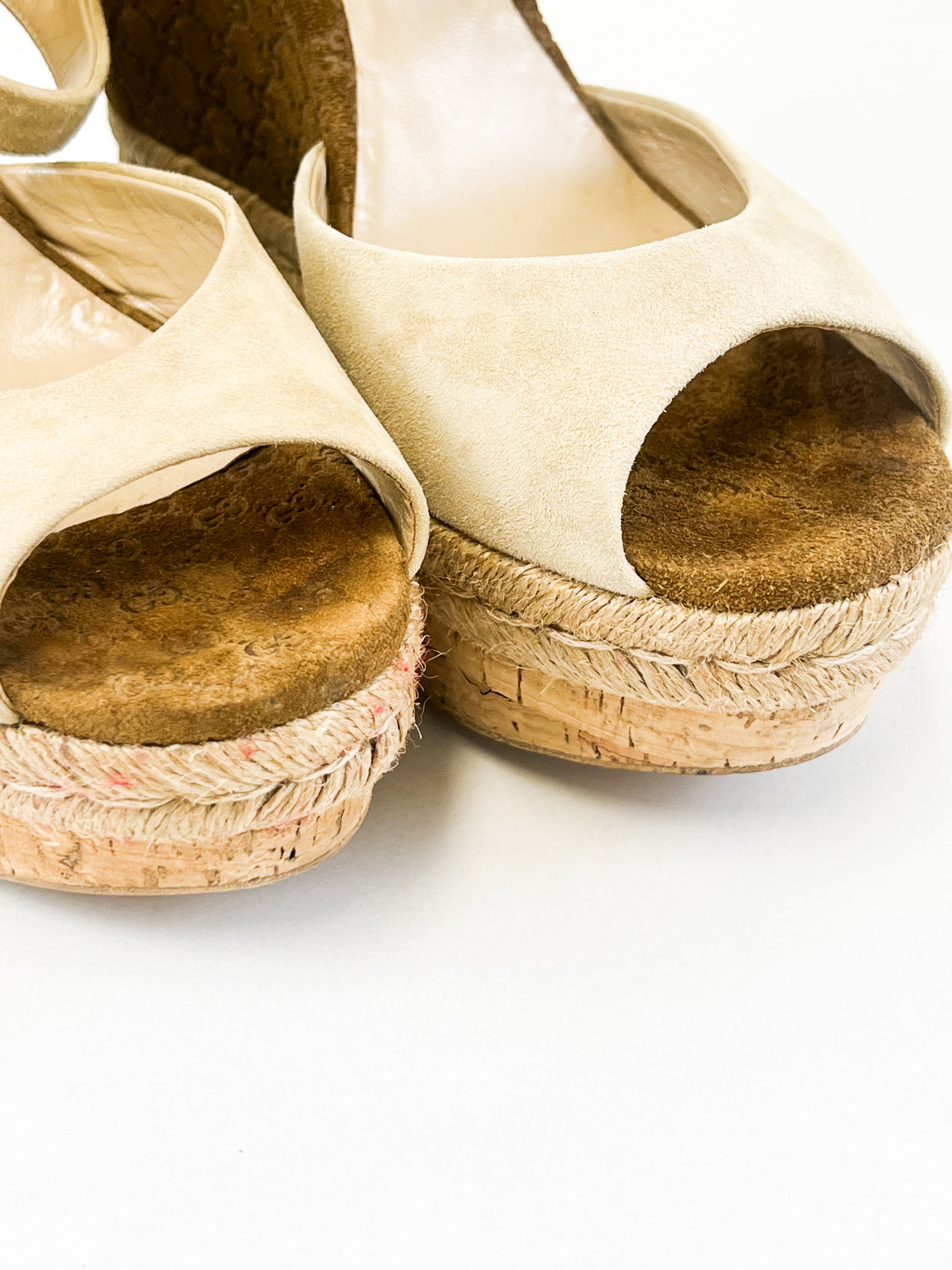 Gucci Beige Suede Wedges Size 39