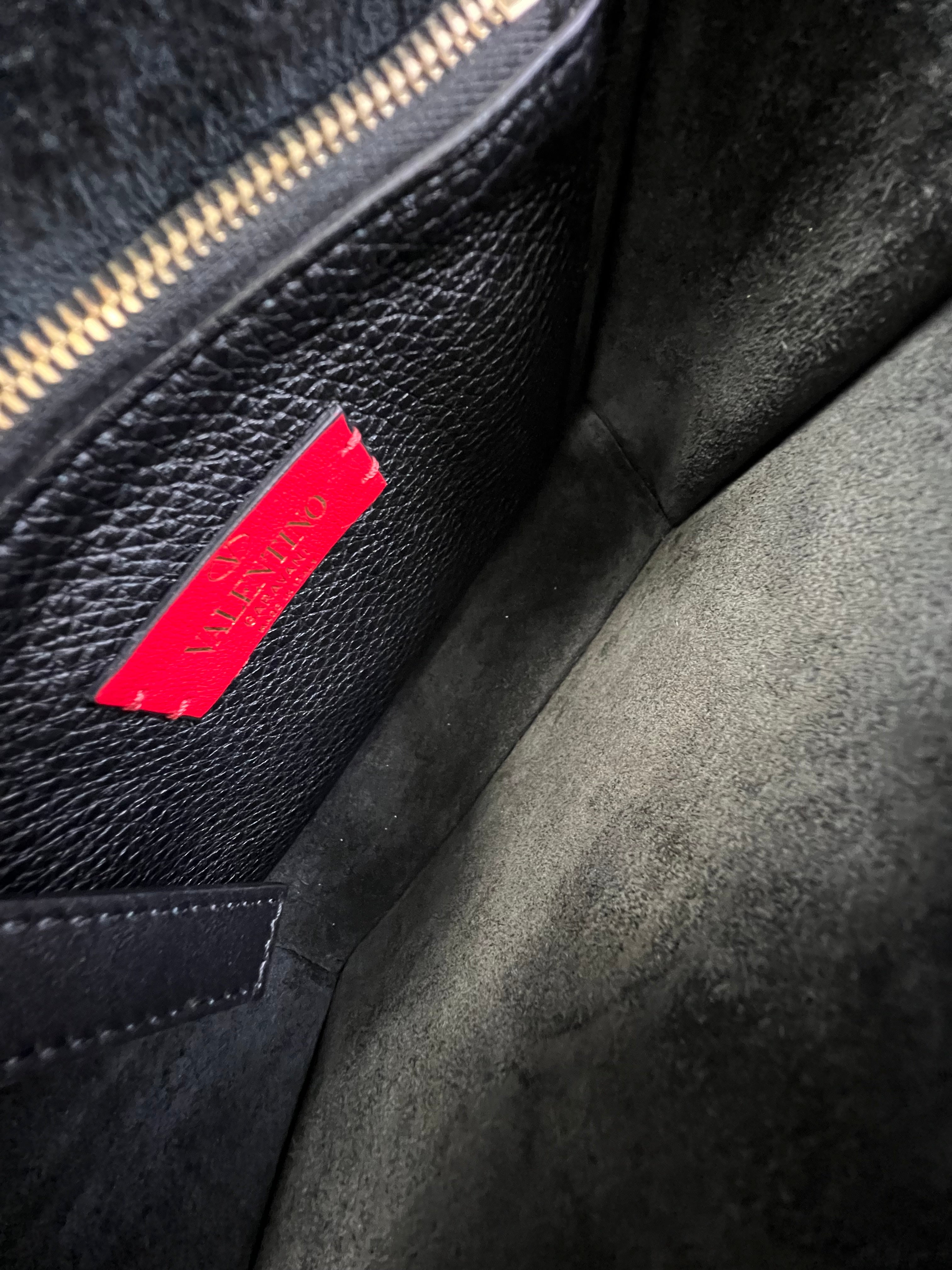 Valentino Garavani Grained Rockstud Shoulder Bag