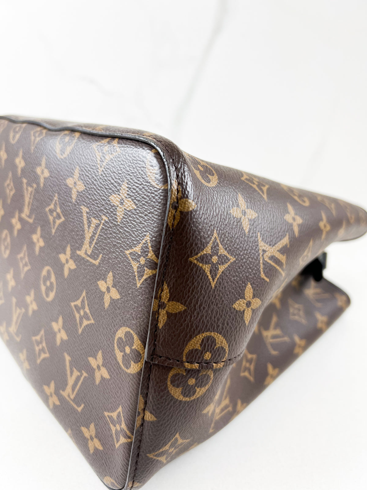 Louis Vuitton Black Neo Noe