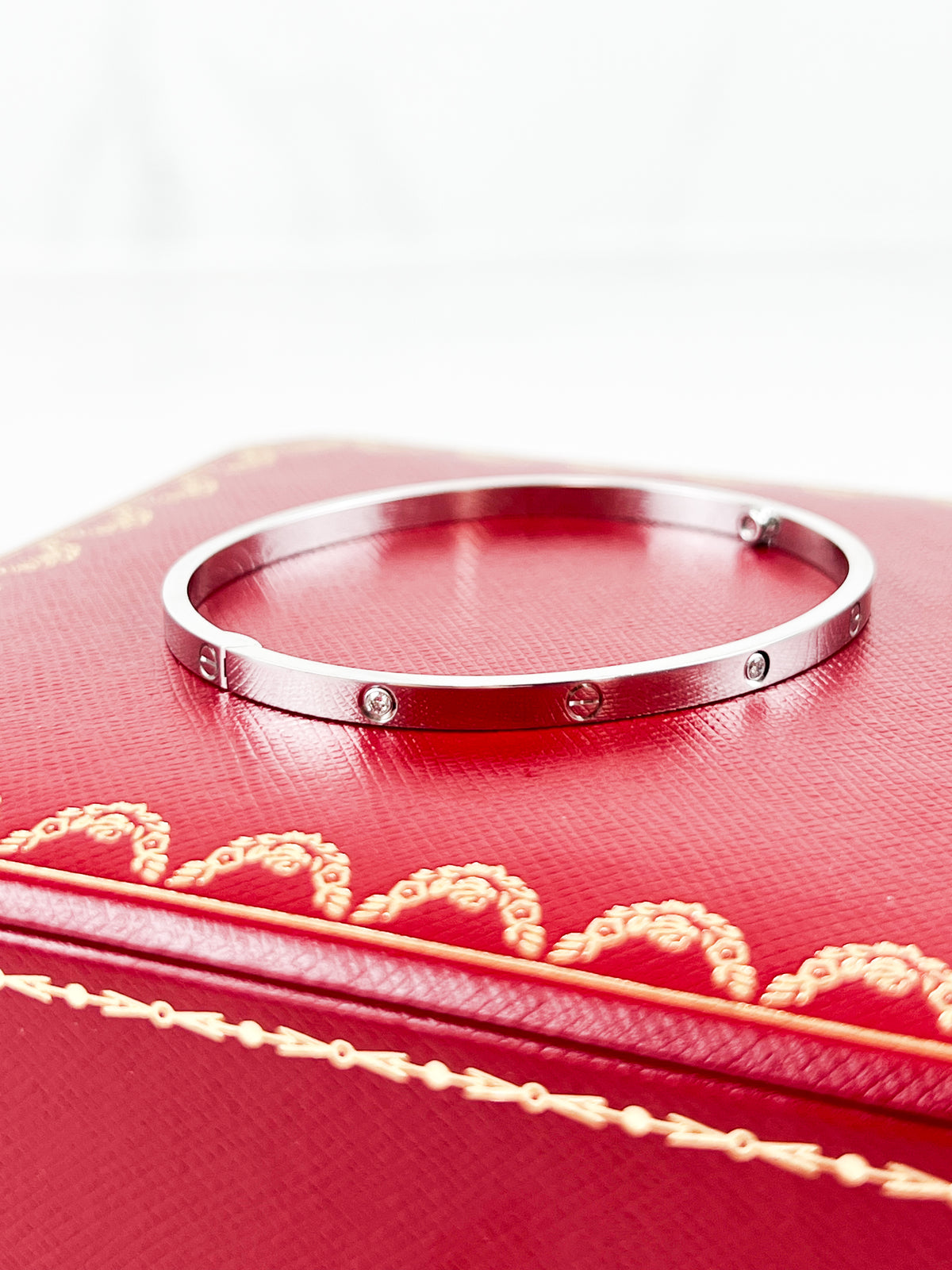 Cartier Small Model Love Bracelet 6 Diamond in White Gold Size 18