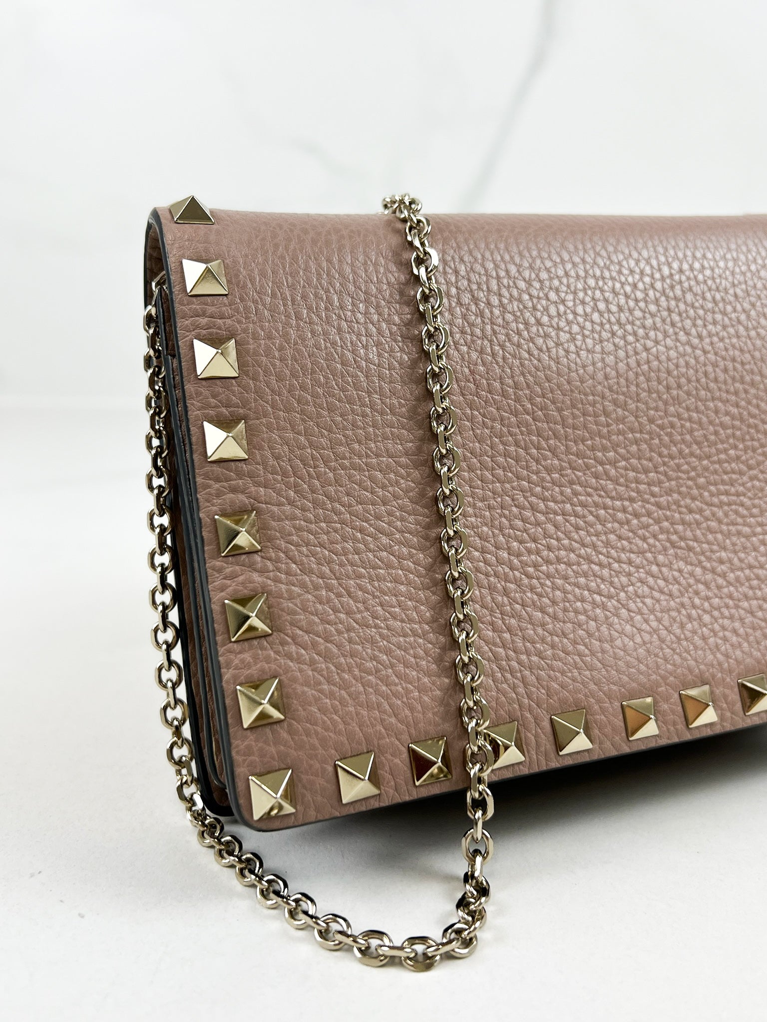 Valentino Garvani Rockstud Chain WOC in Blush Pink