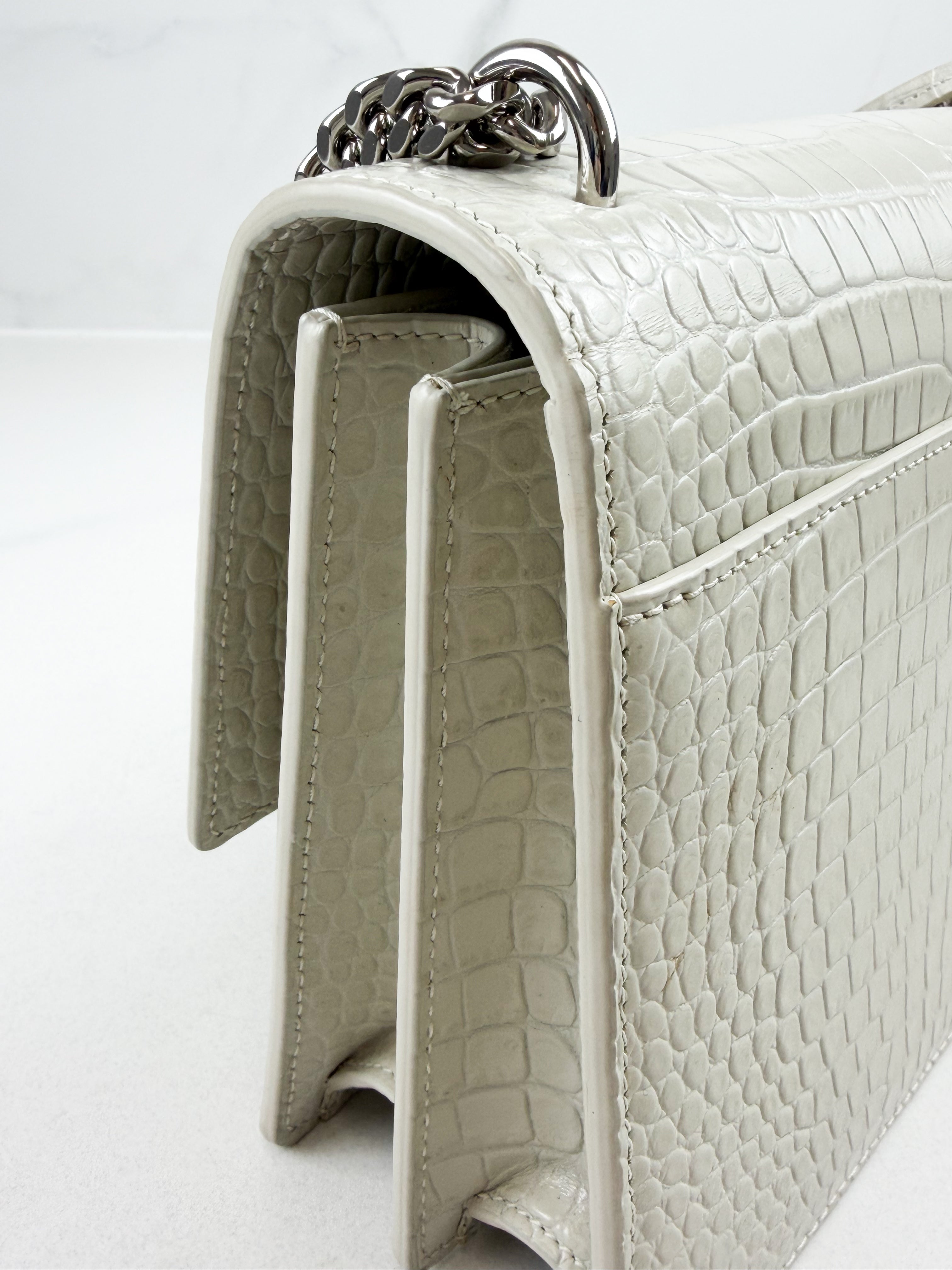 Saint Laurent Sunset Medium In Croc-embossed leather Blanc Vintage