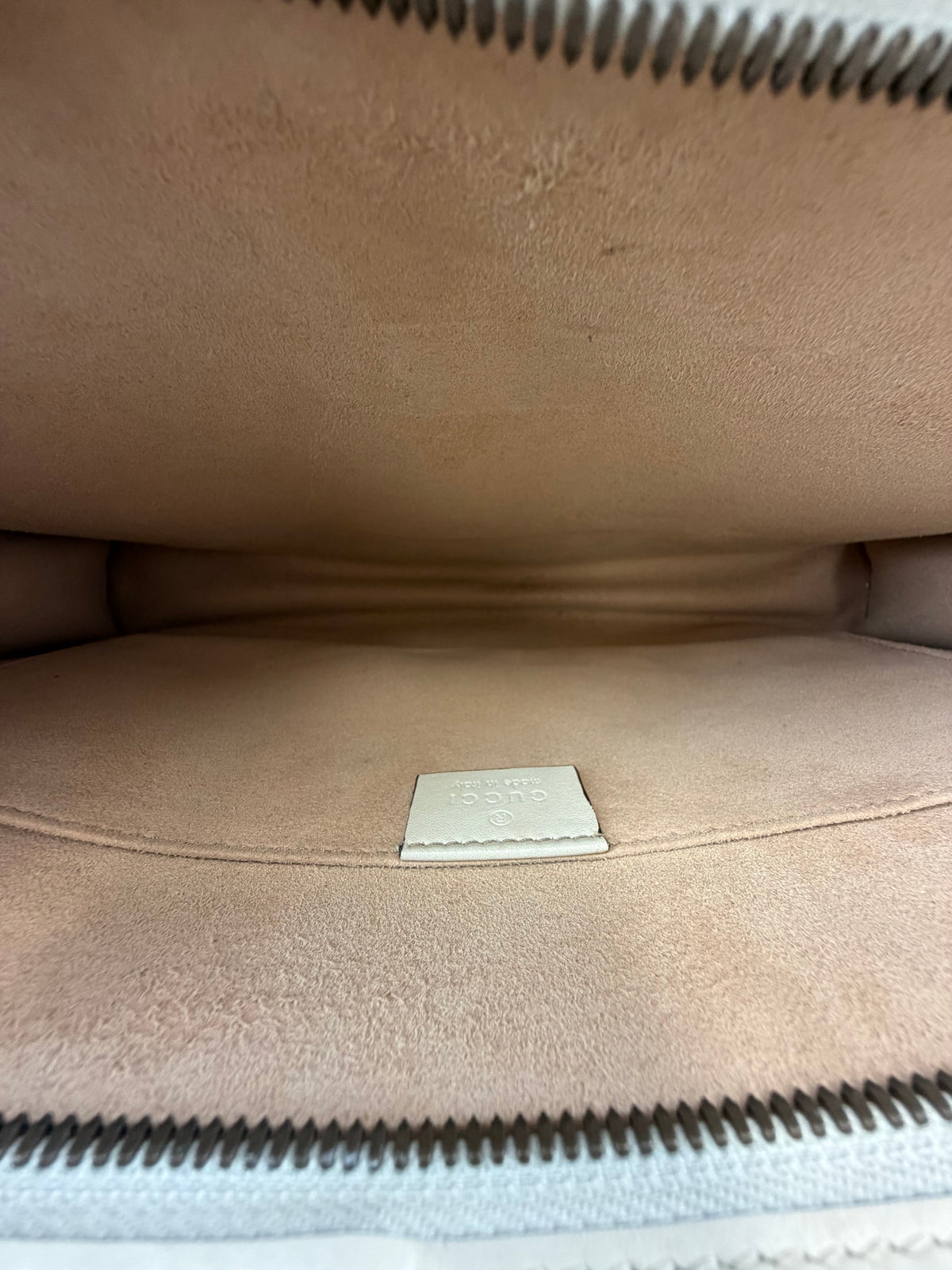 Gucci GG Marmont Clutch in White Matelasse Chevron Leather