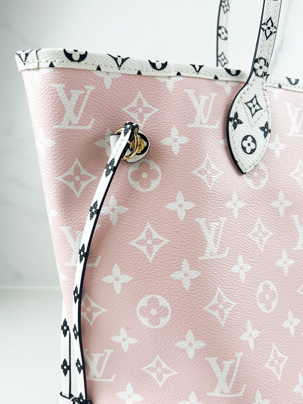 Louis Vuitton Neverfull MM Limited-edition Rouge Giant Monogram Canvas