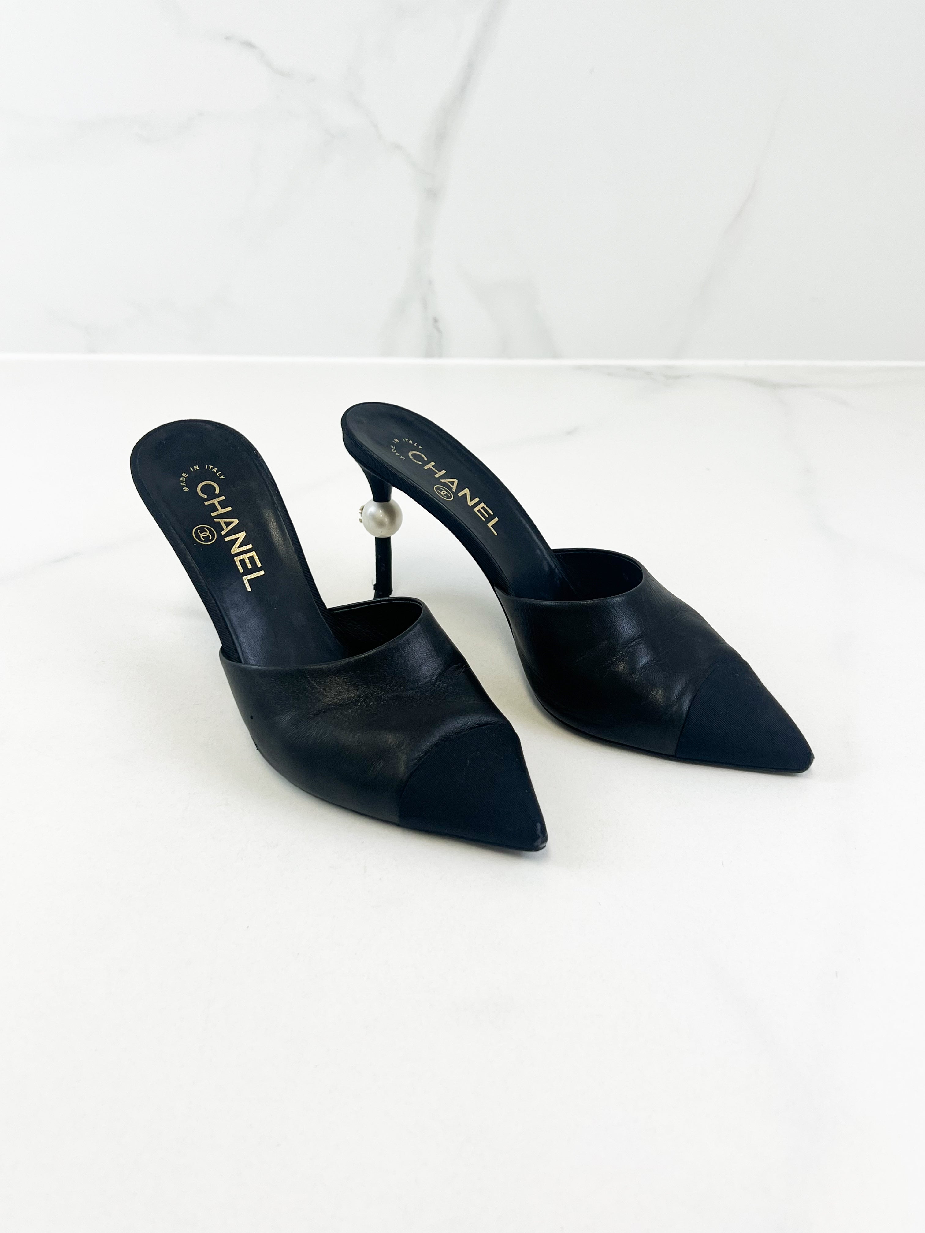 Chanel Black Leather & Fabric Faux Pearl Quilted Pumps Size 38C