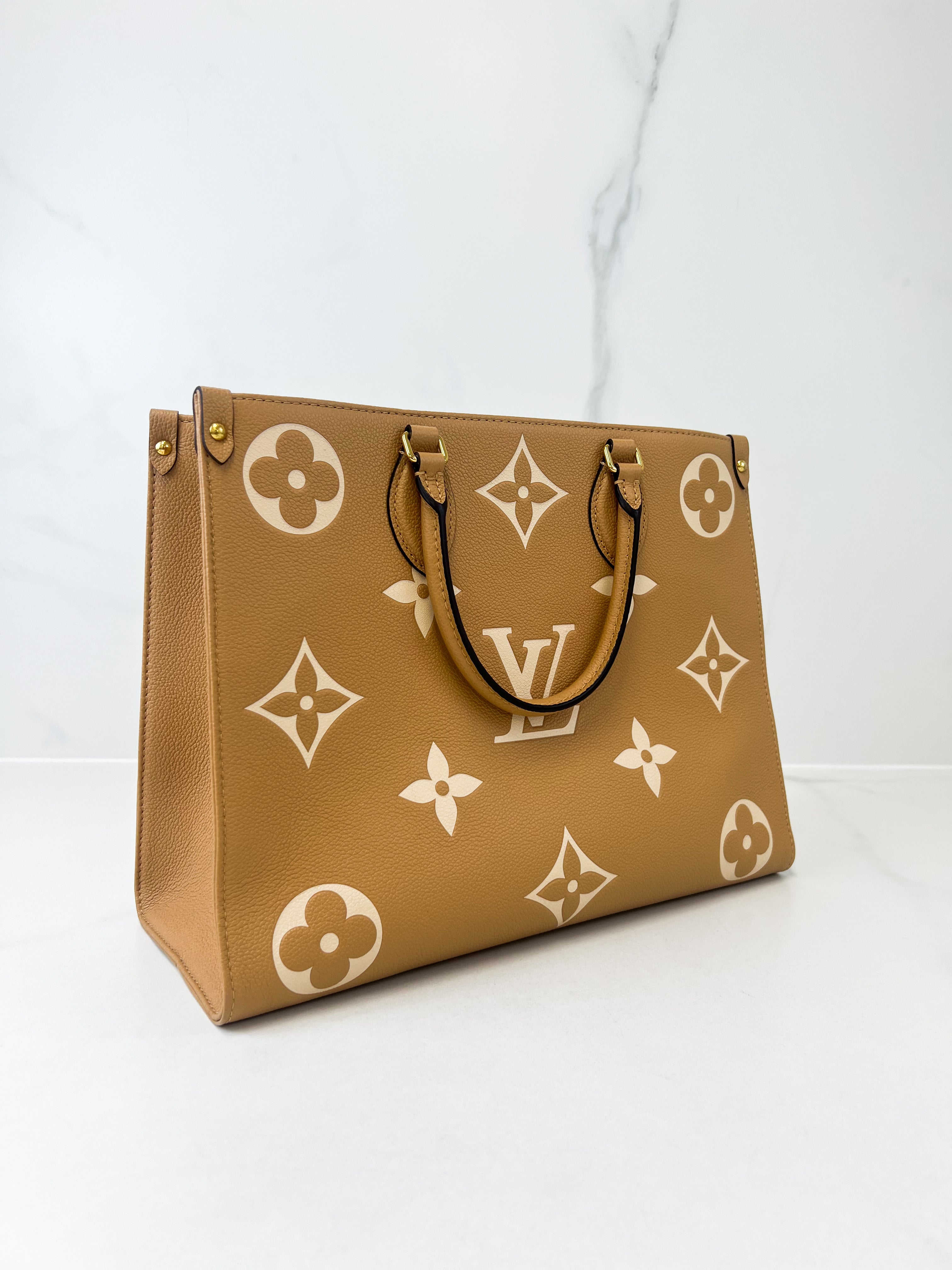 Louis Vuitton Onthego MM in Cream