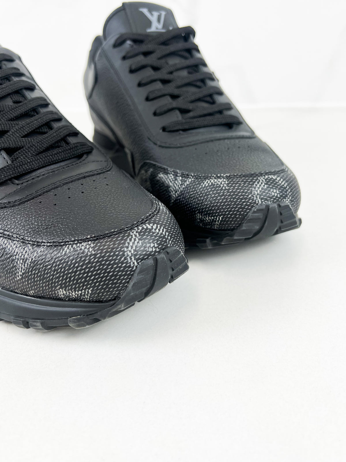 Louis Vuitton Runaway Black Monogram Grained Calf Leather Sneaker Size 7 Men's