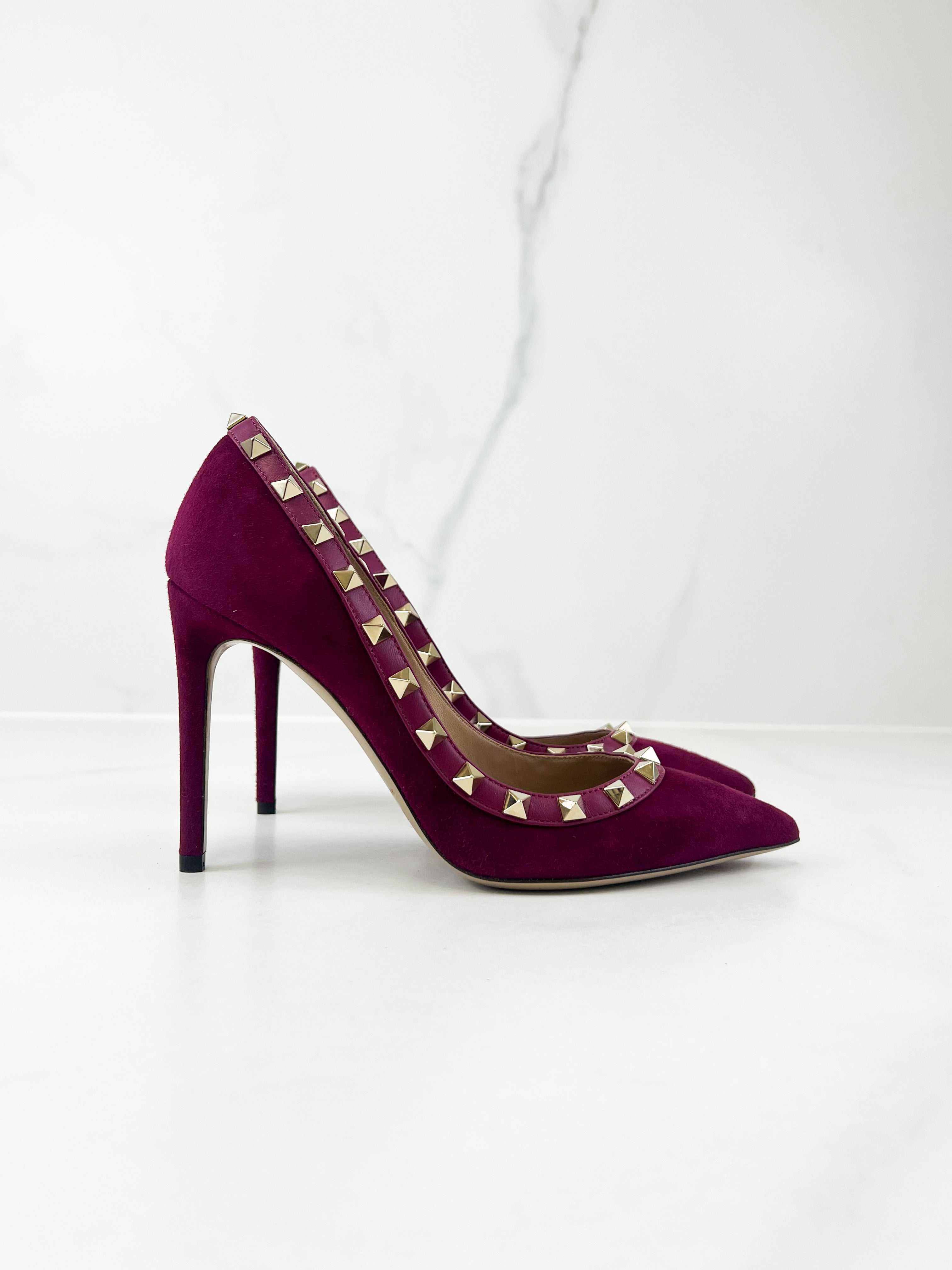 Valentino Garavani Suede Rockstud Pumps Size 35
