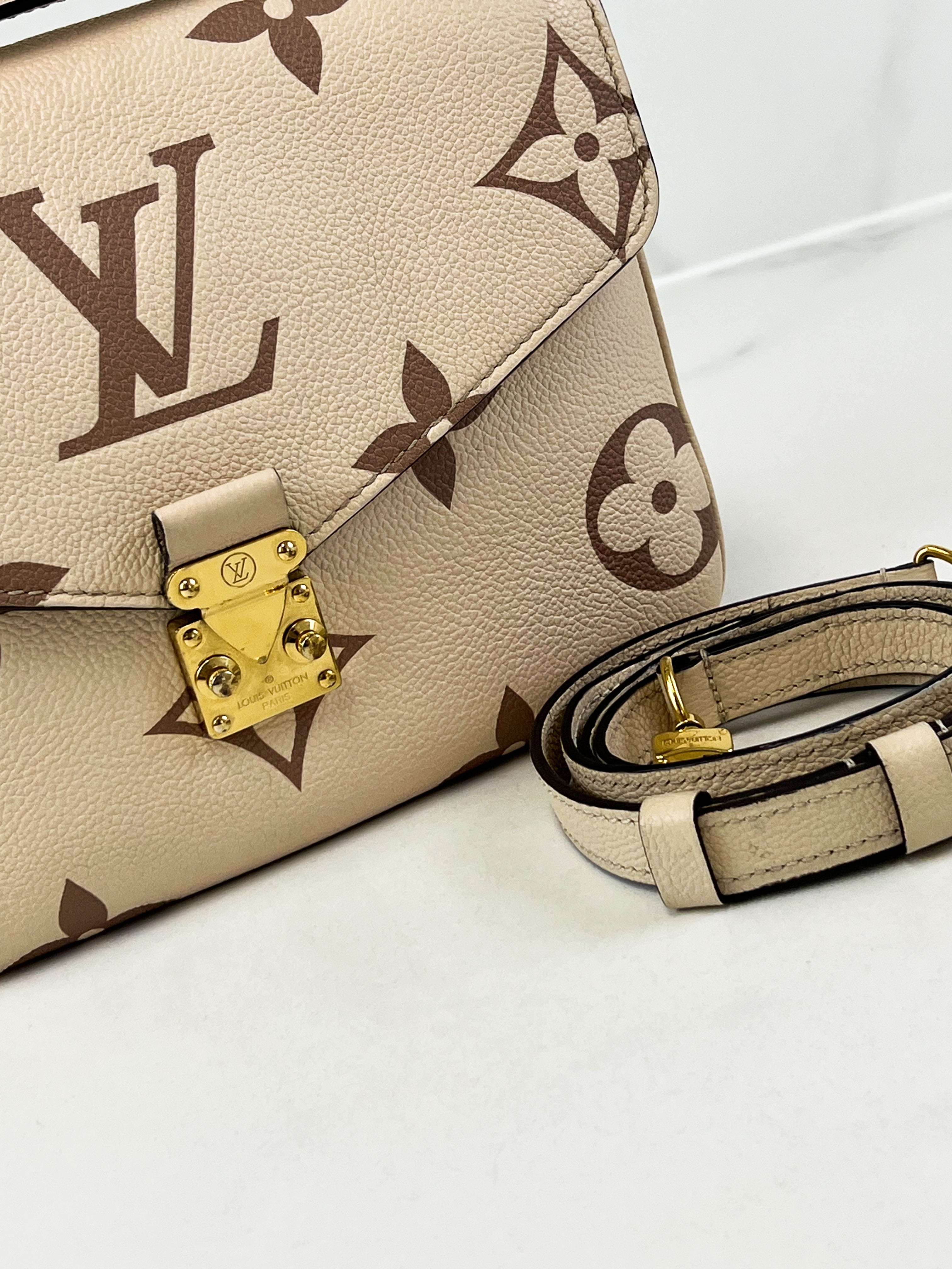 Louis Vuitton White & Beige Pochette Metis