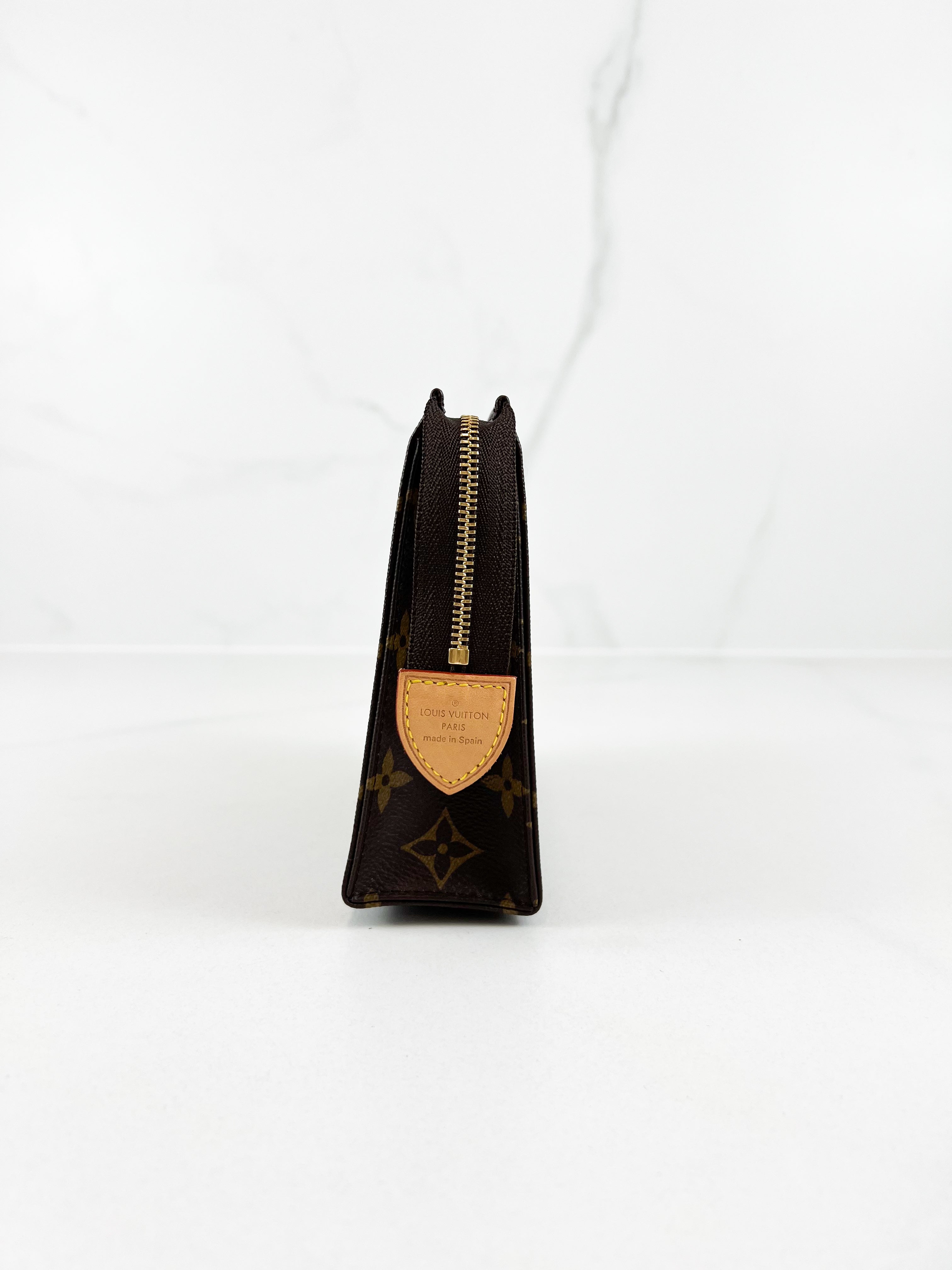 Louis Vuitton Monogram Toiletry 19