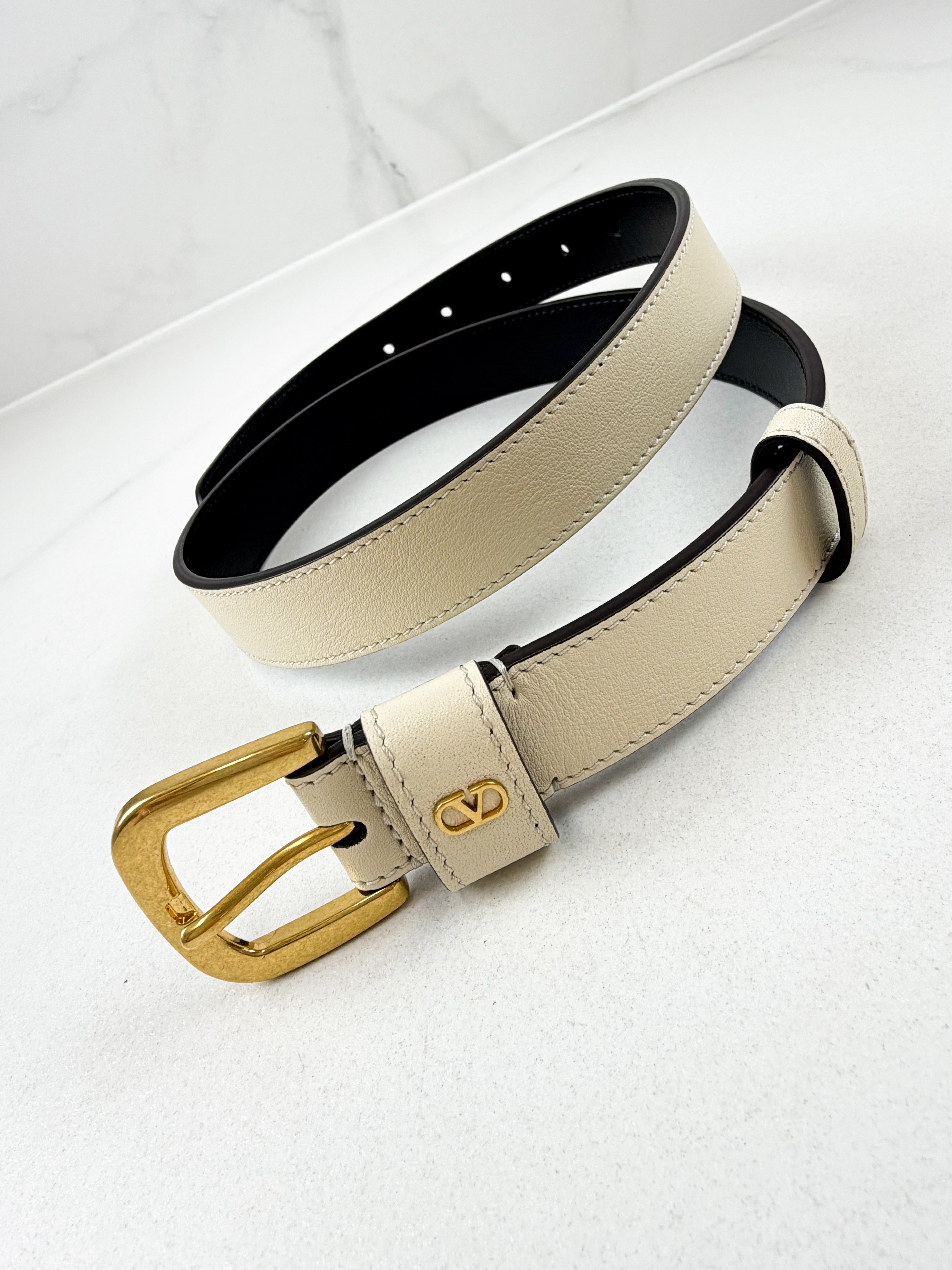 Valentino Garavani V Logo Plaque Belt