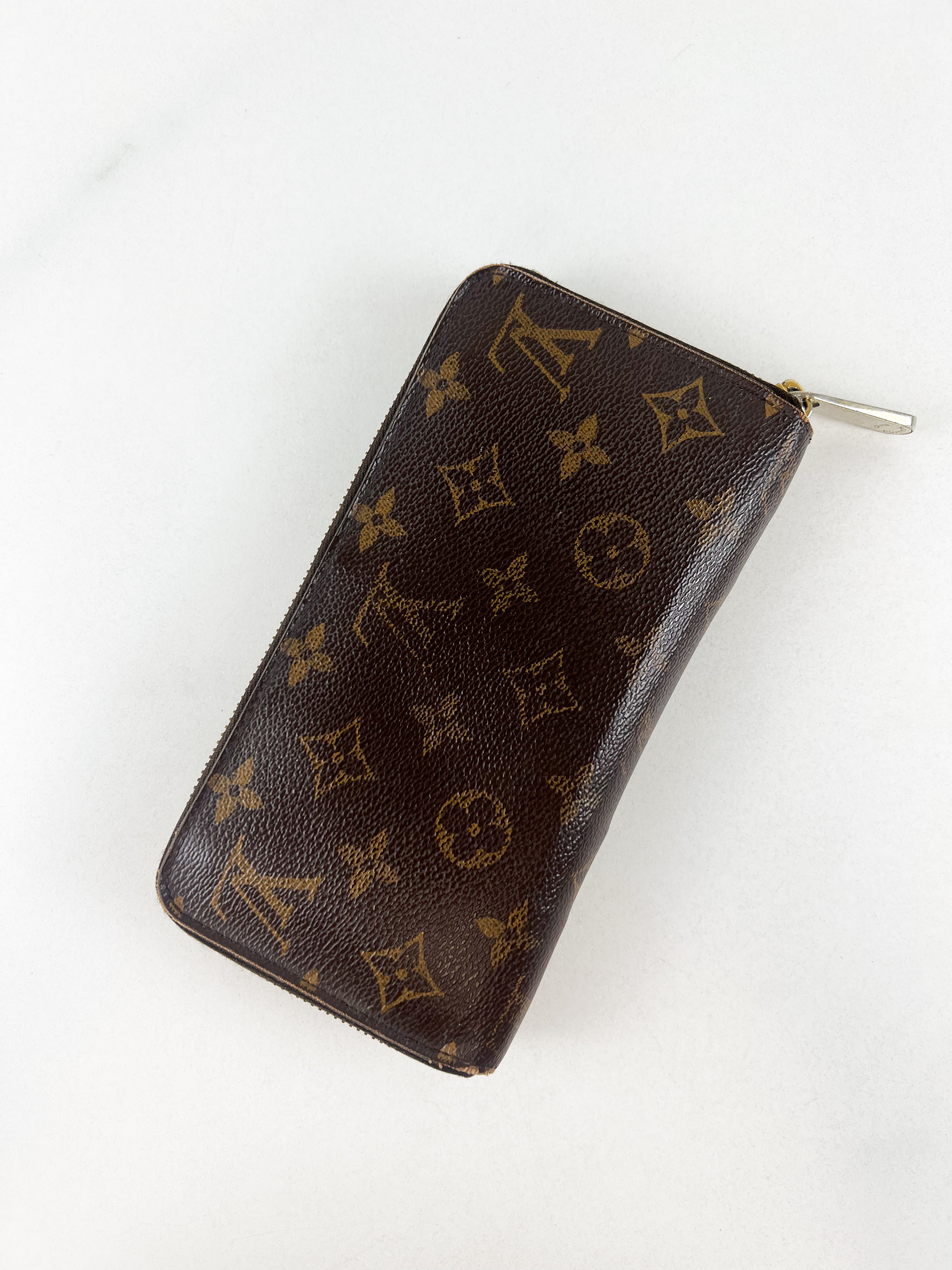 Louis Vuitton Monogram Zippy Wallet