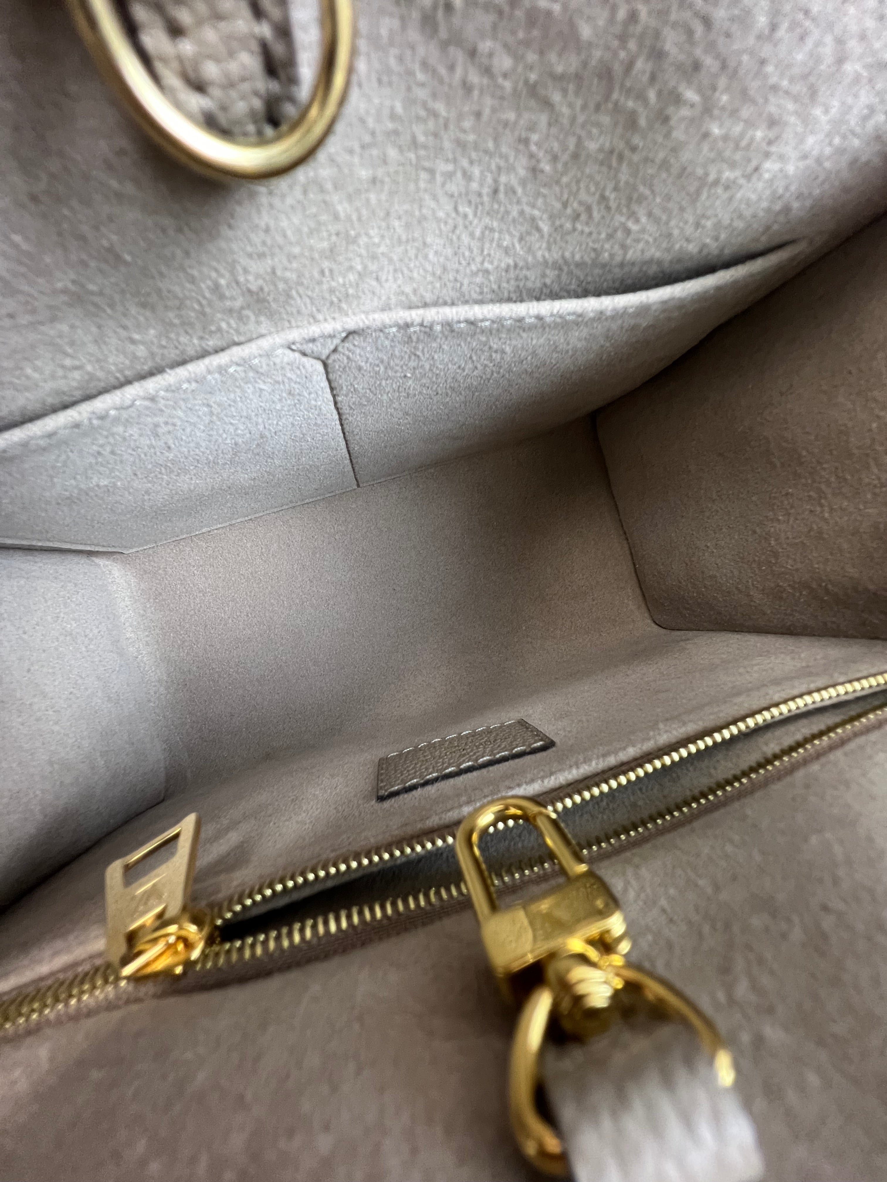 Louis Vuitton Onthego PM Tourterelle Crème