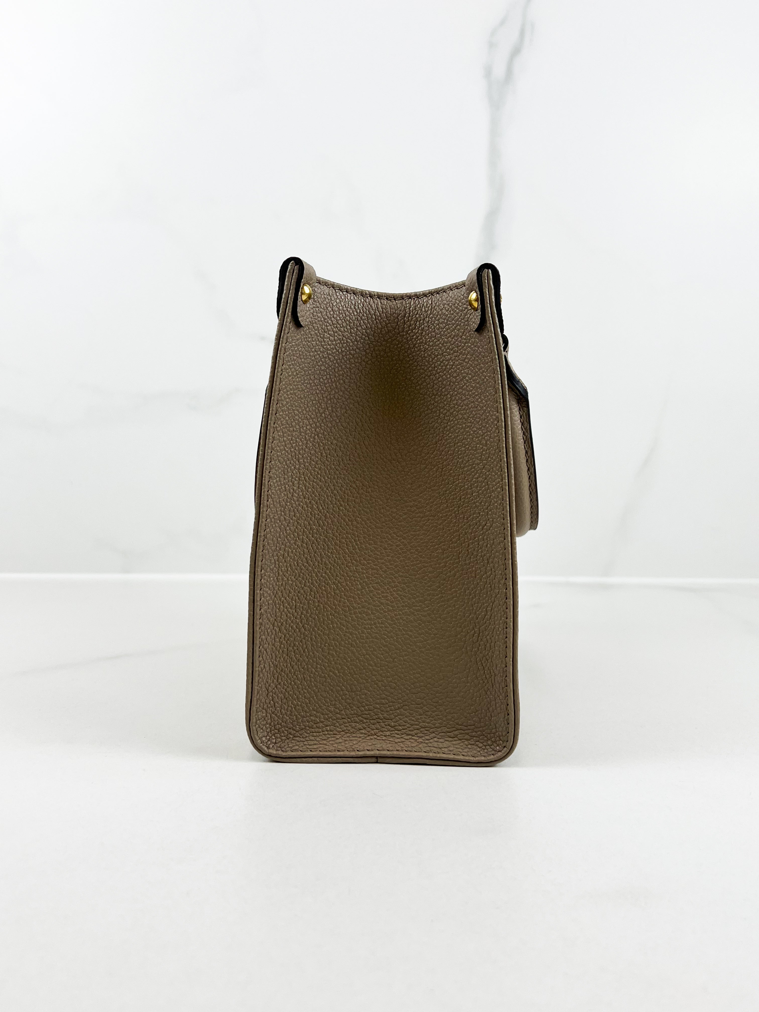 Louis Vuitton Onthego PM Tourterelle Crème