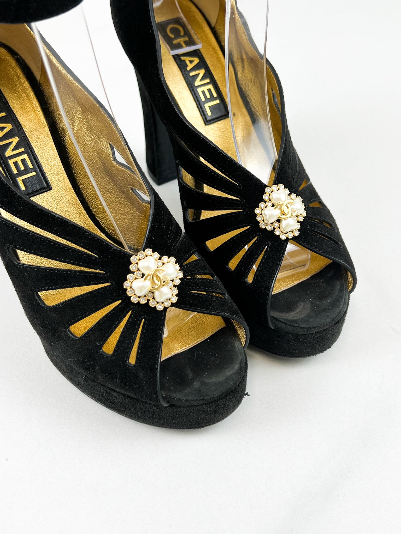 Chanel Suede Pearl Shamrock CC Sandal Pump in Black Size 36C