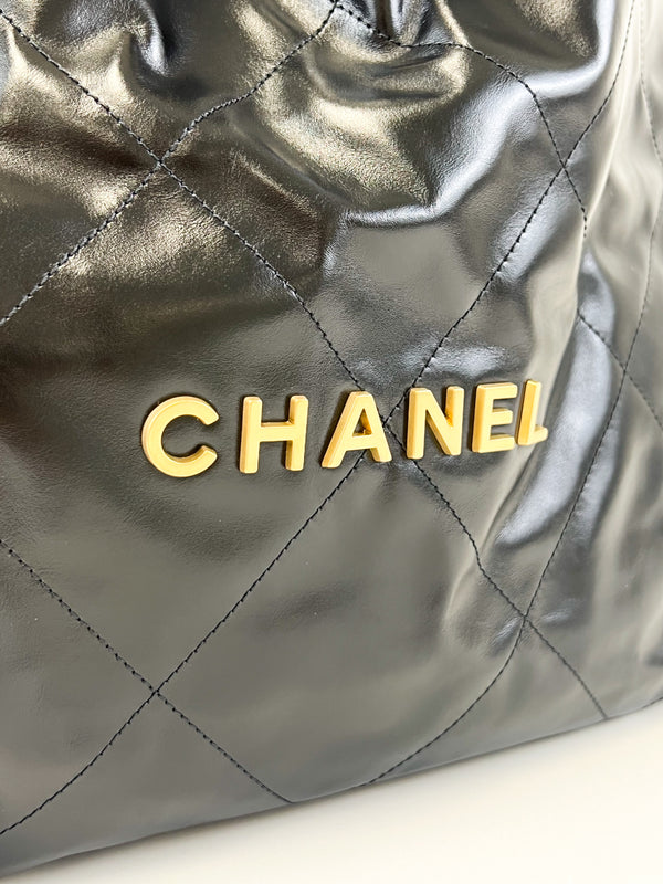 Chanel Shiny Quilted Medium 22