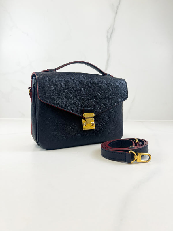 Louis Vuitton Pochette Metis in Marine Rouge