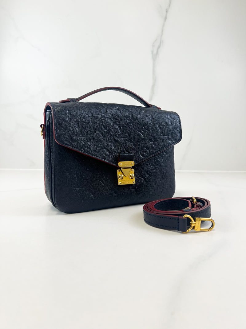 Louis Vuitton Pochette Metis in Marine Rouge