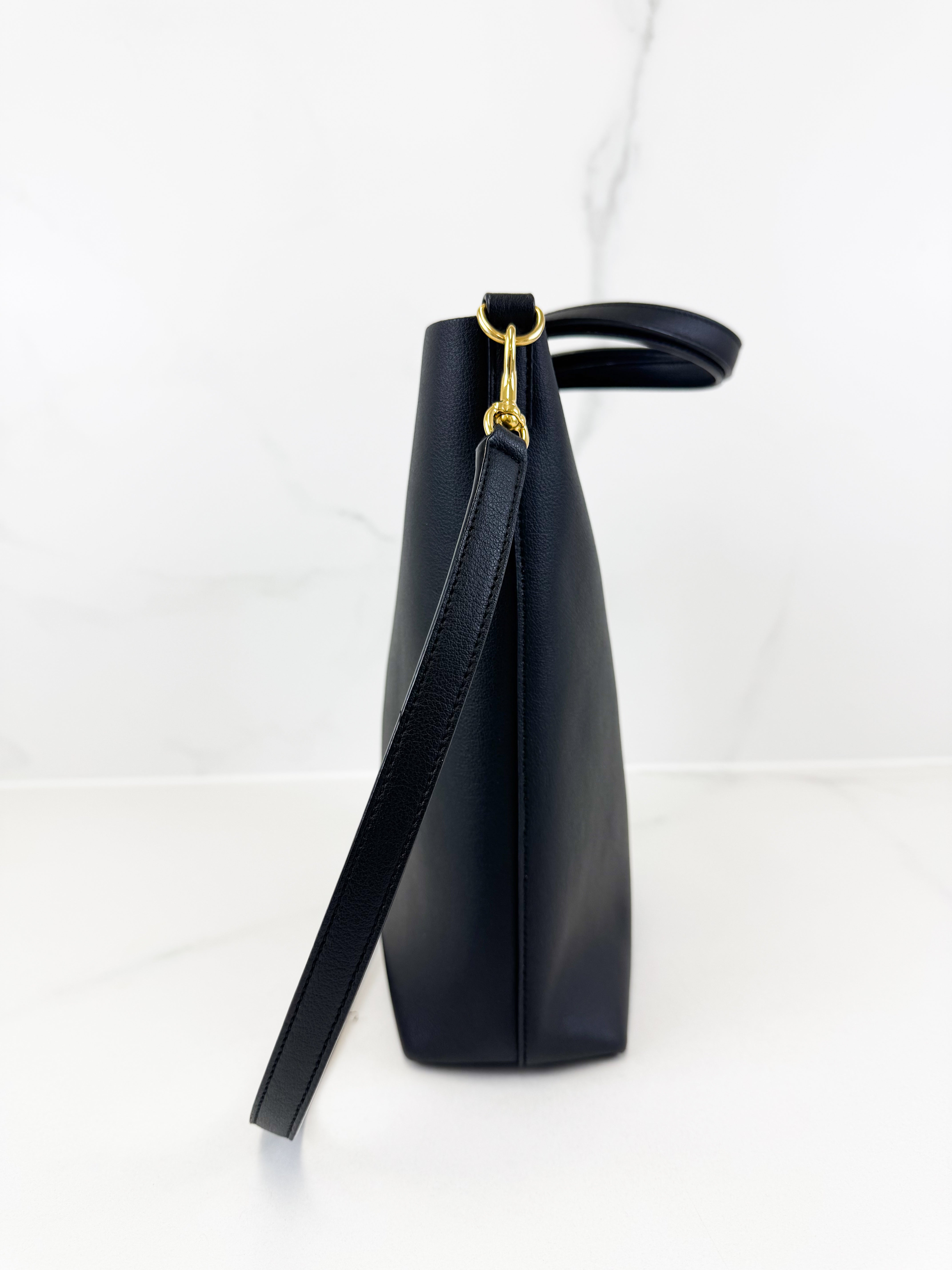 Saint Laurent Toy shopper Tote in Black Supple Leather