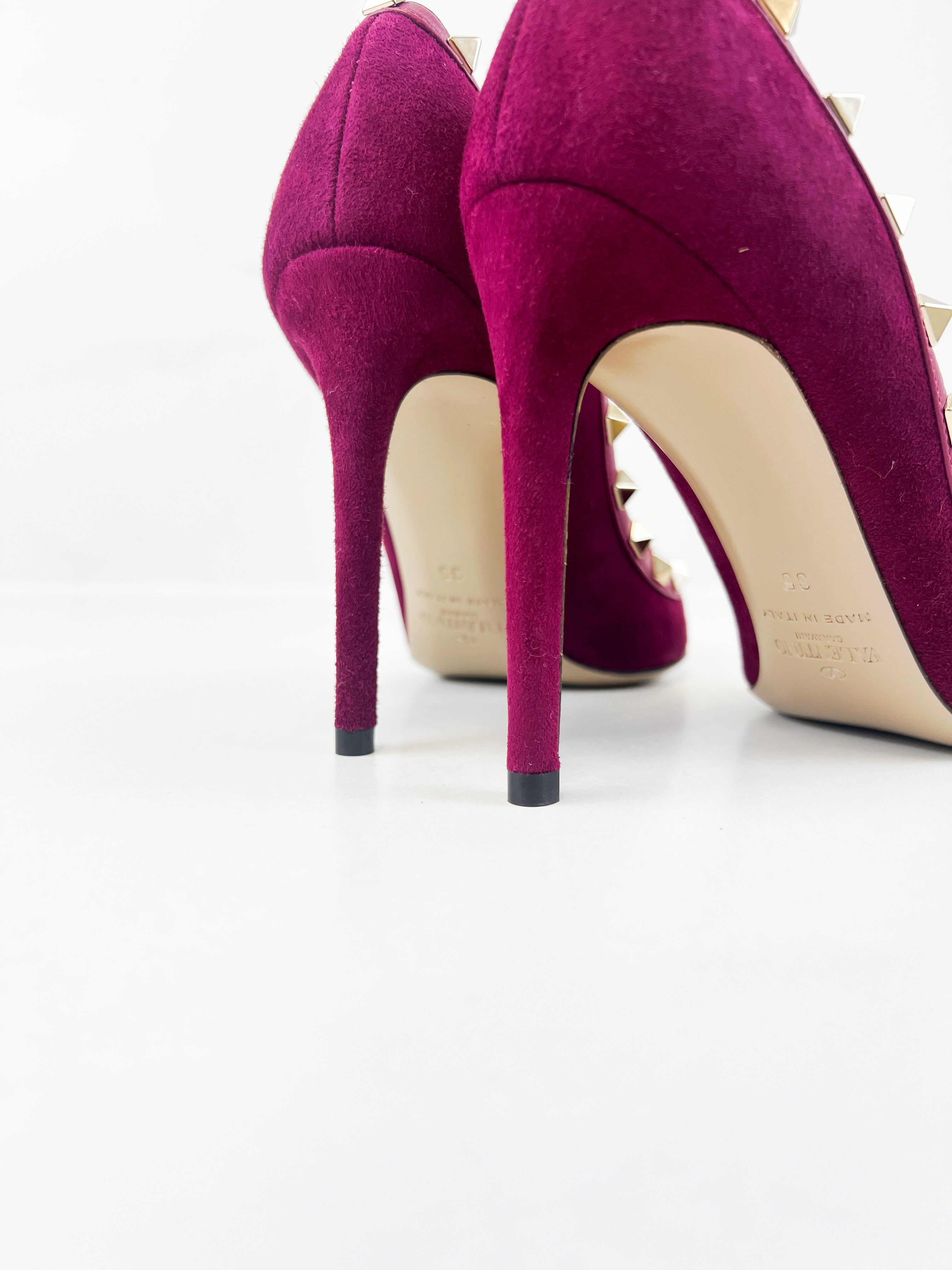 Valentino Garavani Suede Rockstud Pumps Size 35